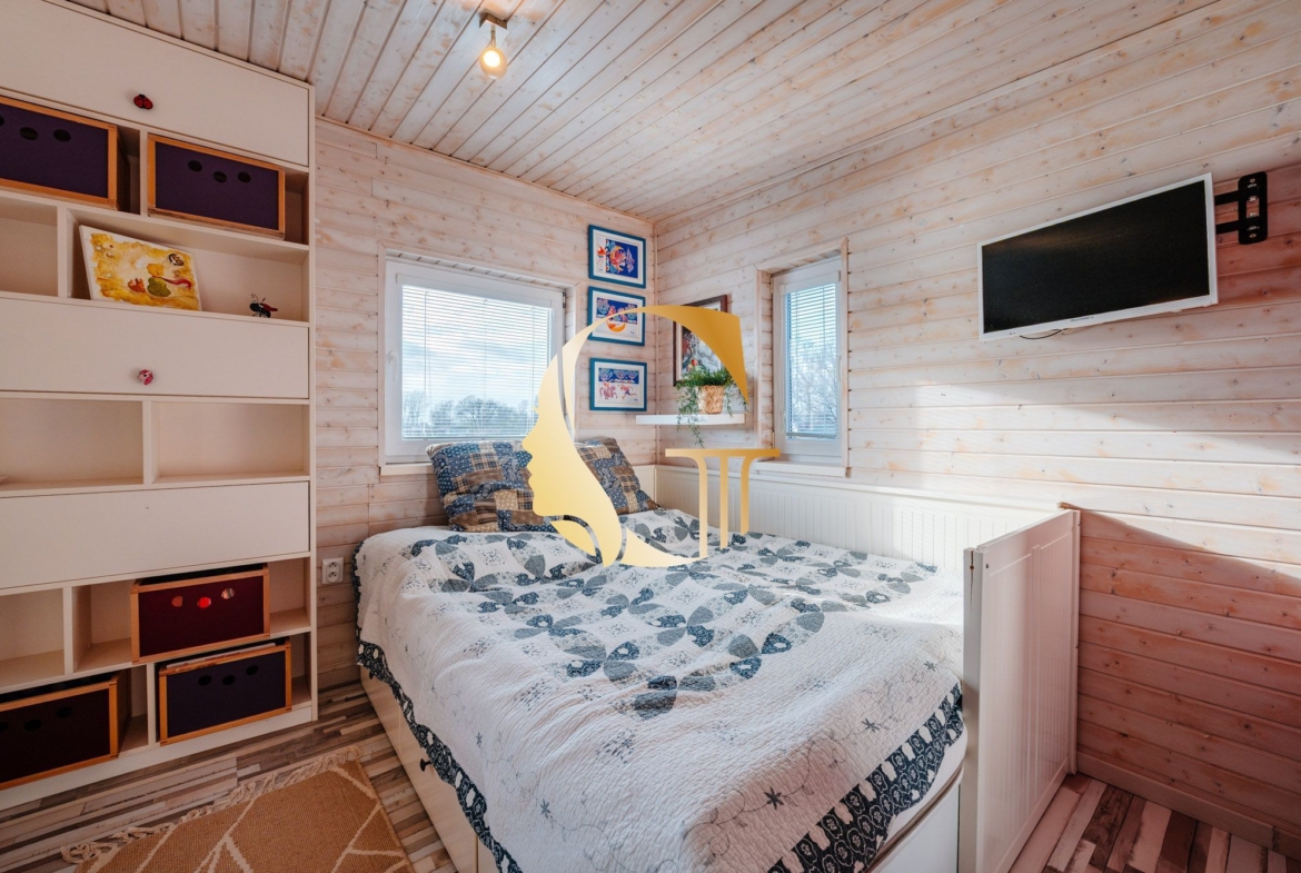 GODDESS PROPERTY – exkluzívne – PRENAJATÉ 120 m2 HAUSBÓT s 90 m2 TERASOU – zariadený – klimatizácia – parking – asfaltová prístupová cesta – PETRŽALKA