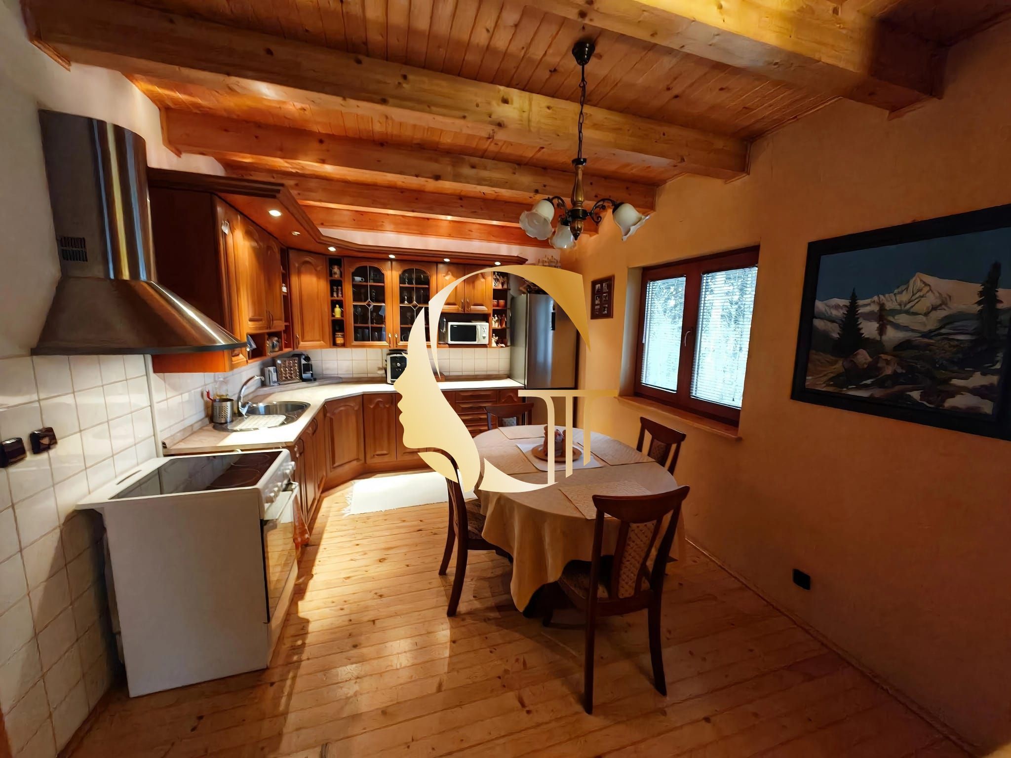 GODDESS PROPERTY – exkluzívne – PREDAJ – INVESTIČNÁ REKREAČNÁ CHATA – 4 izbová 182 m2 + sklad – 4x parking – pozemok 447 m2 – LIPTOVSKÝ MIKULÁŠ