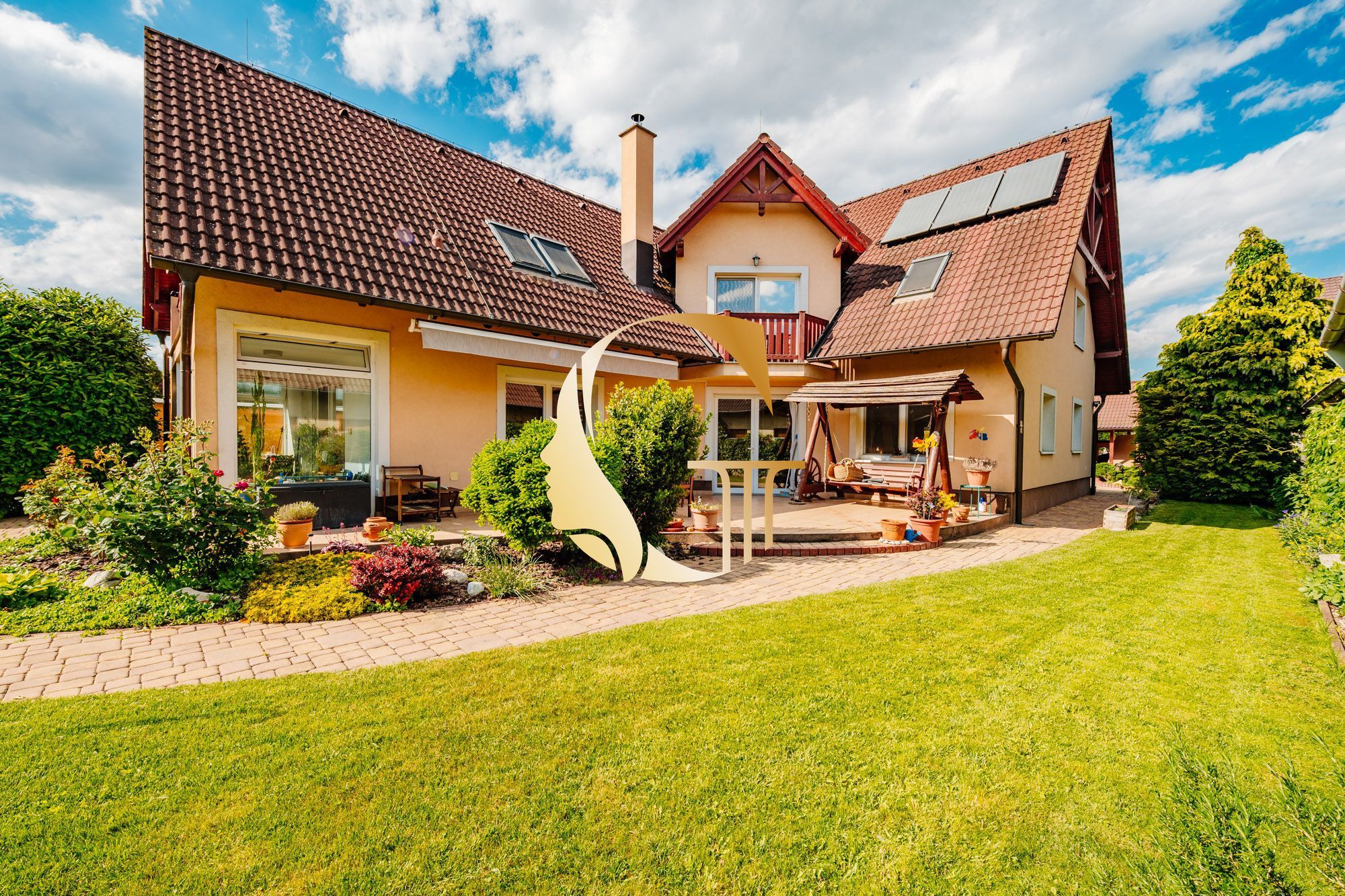 GODDESS PROPERTY – PREDAJ – 5 izbový rodinný dom s BAZÉNOM a s DVOJGARÁŽOU – 10x parkovanie – Padlých hrdinov – PODUNAJSKÉ BISKUPICE