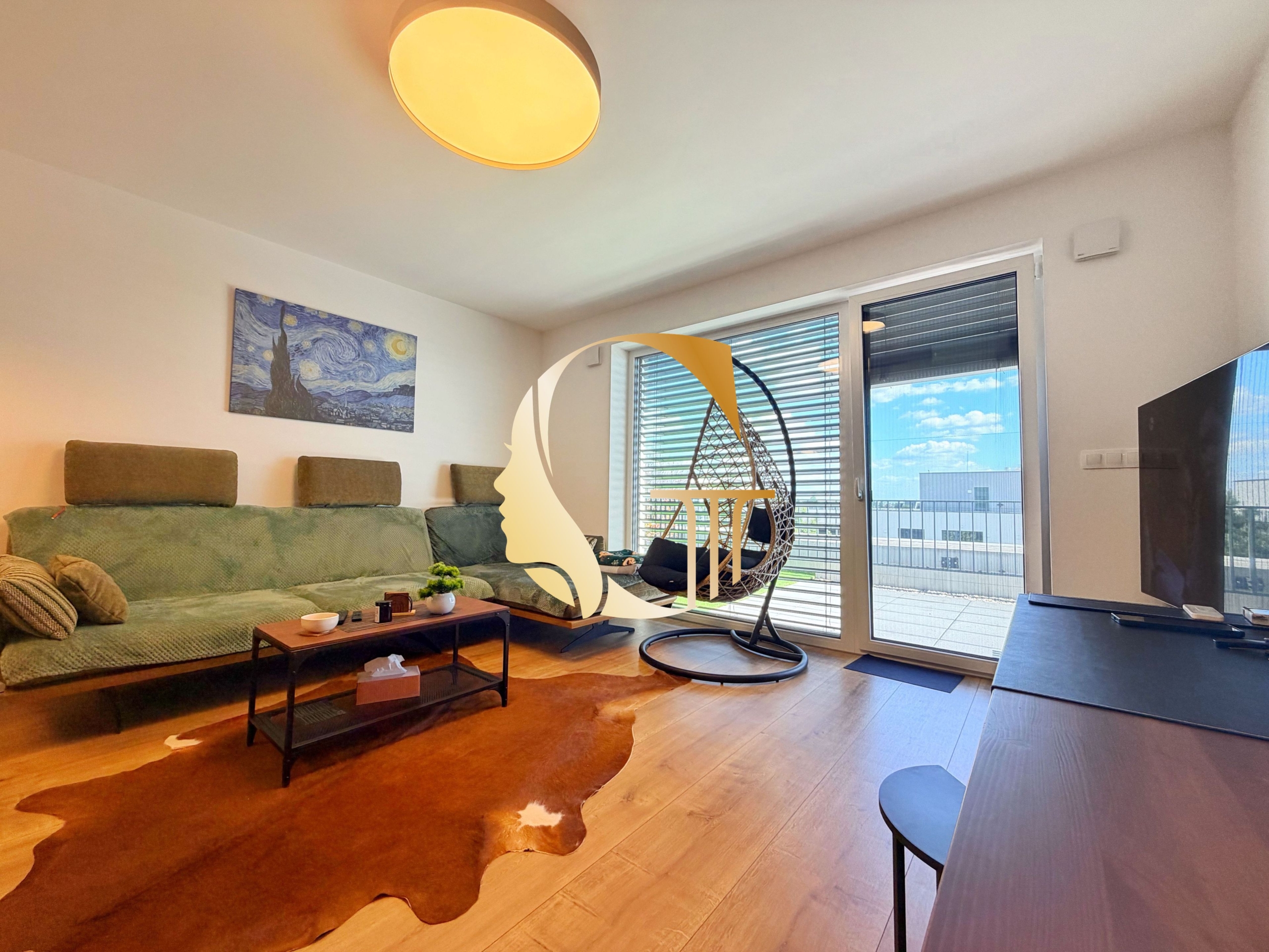 GODDESS PROPERTY – REZERVOVANÉ – PRENÁJOM 2 izbový byt 56 m2 – TERASA 21 m2 – 2x PARKING v garáži – Broskyňová ulica – ROVINKA