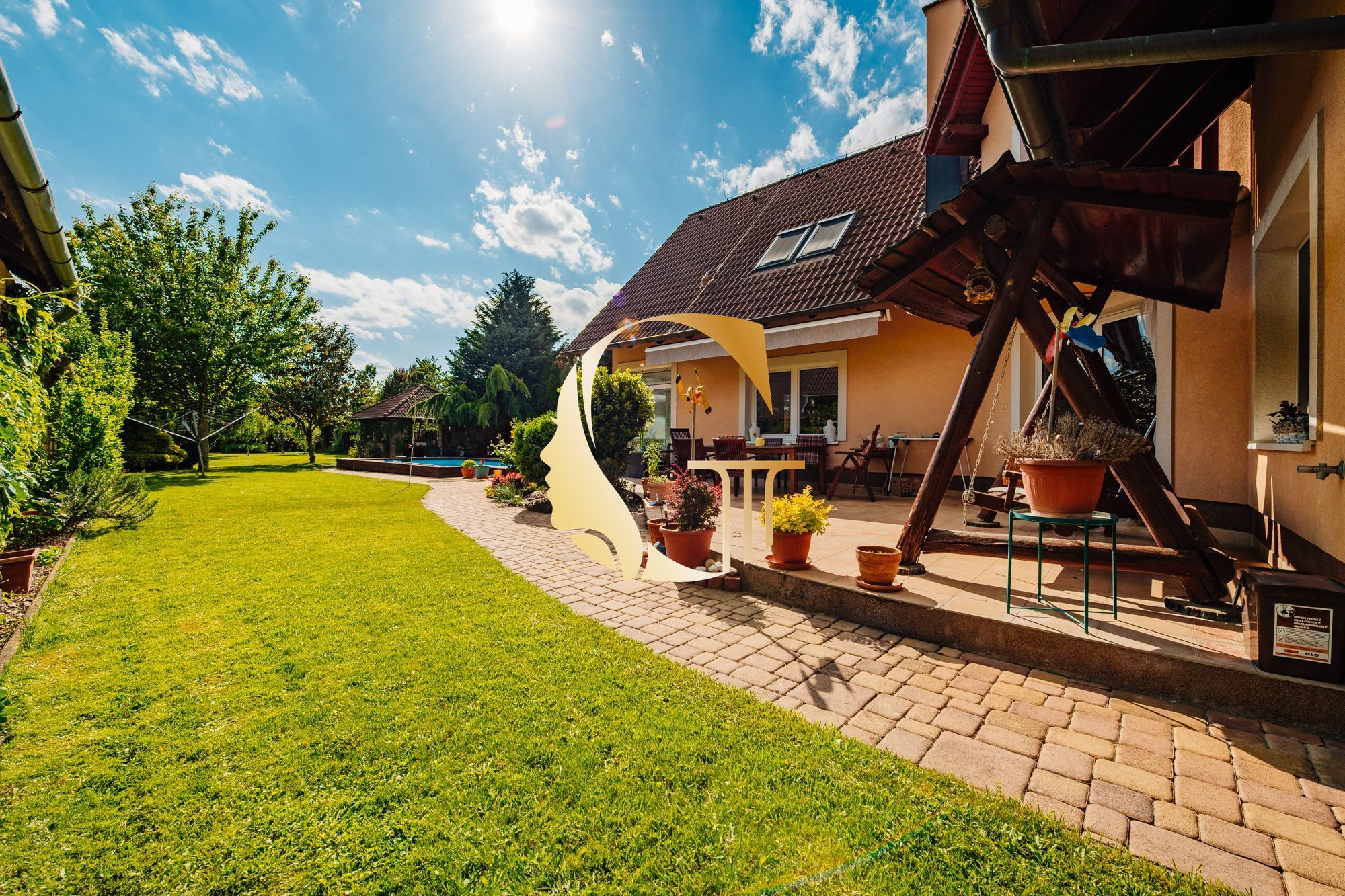 GODDESS PROPERTY – PREDAJ – 5 izbový rodinný dom s BAZÉNOM a s DVOJGARÁŽOU – 10x parkovanie – Padlých hrdinov – PODUNAJSKÉ BISKUPICE
