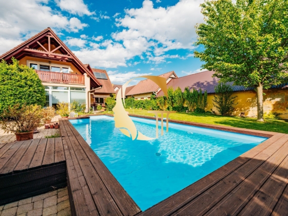 GODDESS PROPERTY – PREDAJ – 5 izbový rodinný dom s BAZÉNOM a s DVOJGARÁŽOU – 10x parkovanie – Padlých hrdinov – PODUNAJSKÉ BISKUPICE