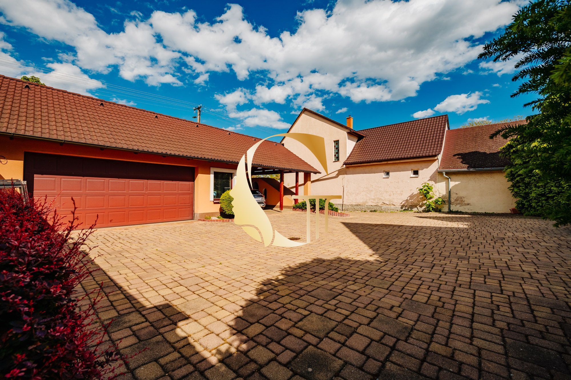 GODDESS PROPERTY – PREDAJ – 5 izbový rodinný dom s BAZÉNOM a s DVOJGARÁŽOU – 10x parkovanie – Padlých hrdinov – PODUNAJSKÉ BISKUPICE