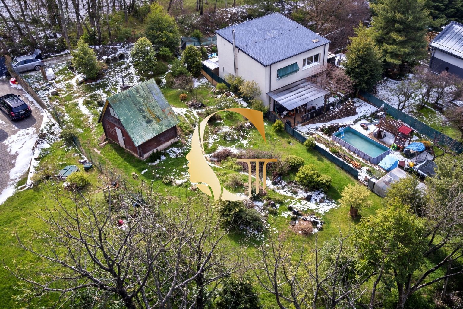 GODDESS PROPERTY – PREDAJ – pozemok 749 m2 – s projektom na výstavbu rodinného domu 222 m2 – DÚBRAVKA