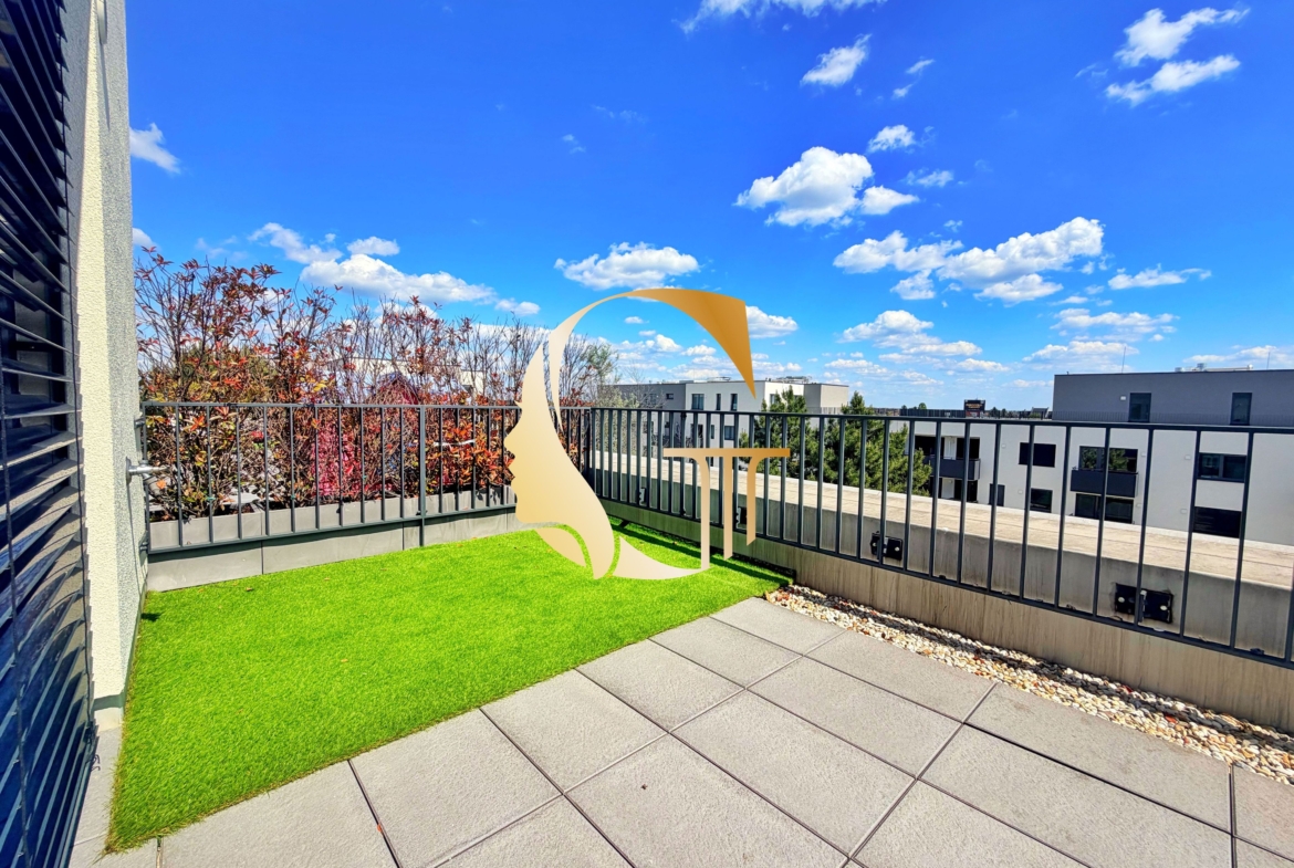 GODDESS PROPERTY – REZERVOVANÉ – PRENÁJOM 2 izbový byt 56 m2 – TERASA 21 m2 – 2x PARKING v garáži – Broskyňová ulica – ROVINKA