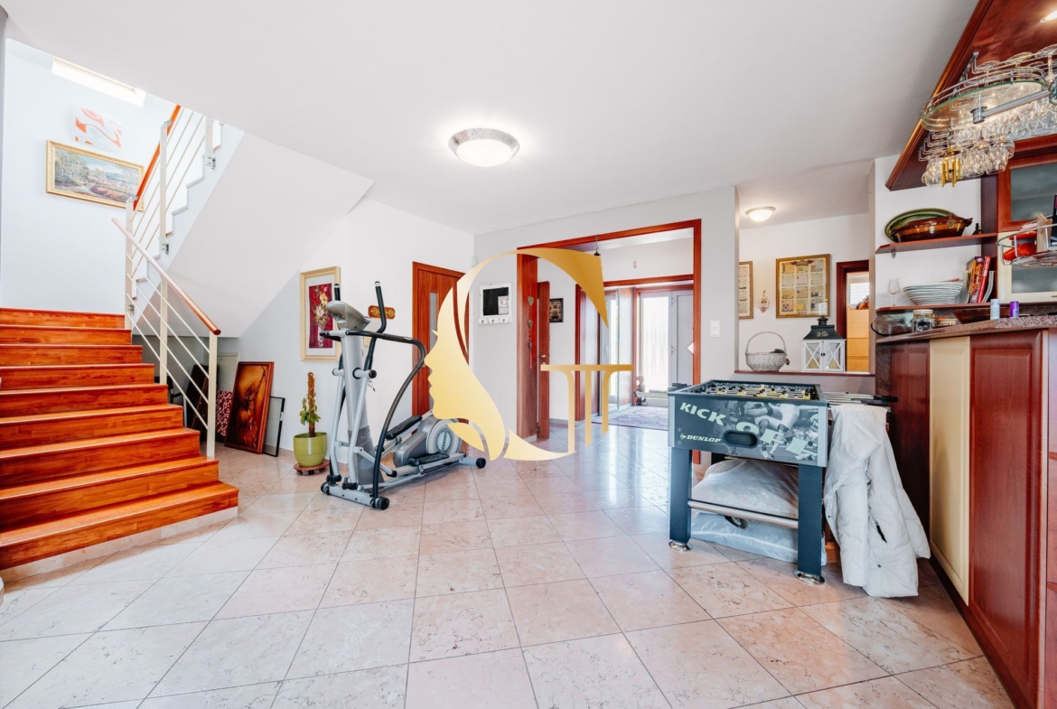 GODDESS PROPERTY – PREDAJ – 5 izbový rodinný dom s BAZÉNOM a s DVOJGARÁŽOU – 10x parkovanie – Padlých hrdinov – PODUNAJSKÉ BISKUPICE