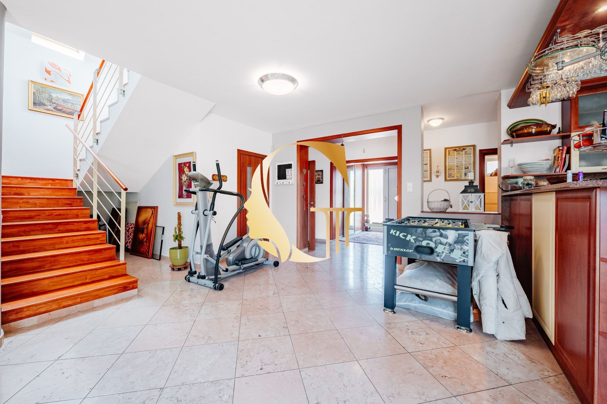 GODDESS PROPERTY – PREDAJ – 5 izbový rodinný dom s BAZÉNOM a s DVOJGARÁŽOU – 10x parkovanie – Padlých hrdinov – PODUNAJSKÉ BISKUPICE