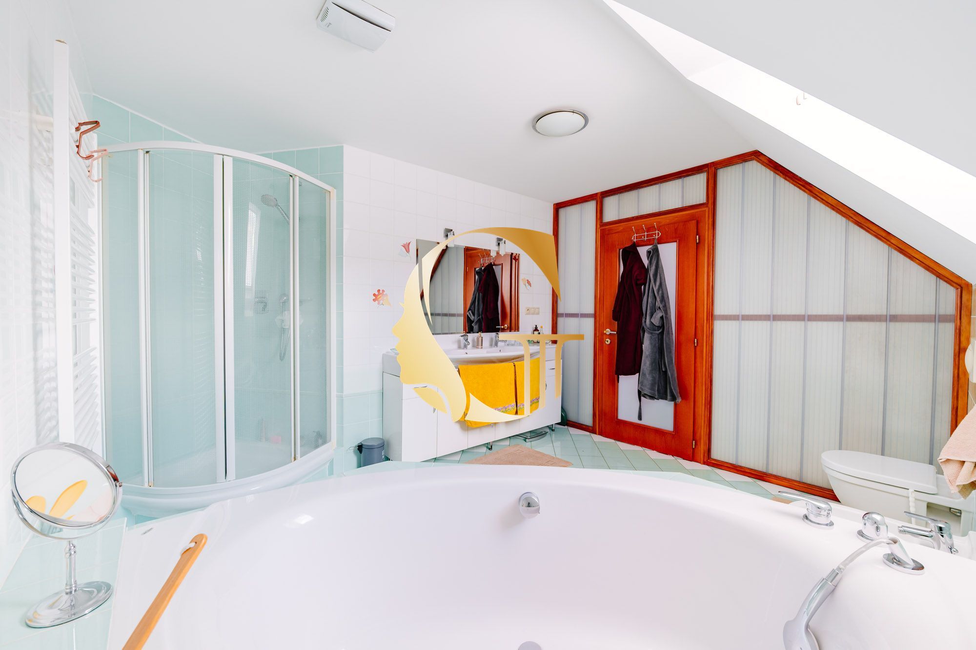 GODDESS PROPERTY – PREDAJ – 5 izbový rodinný dom s BAZÉNOM a s DVOJGARÁŽOU – 10x parkovanie – Padlých hrdinov – PODUNAJSKÉ BISKUPICE