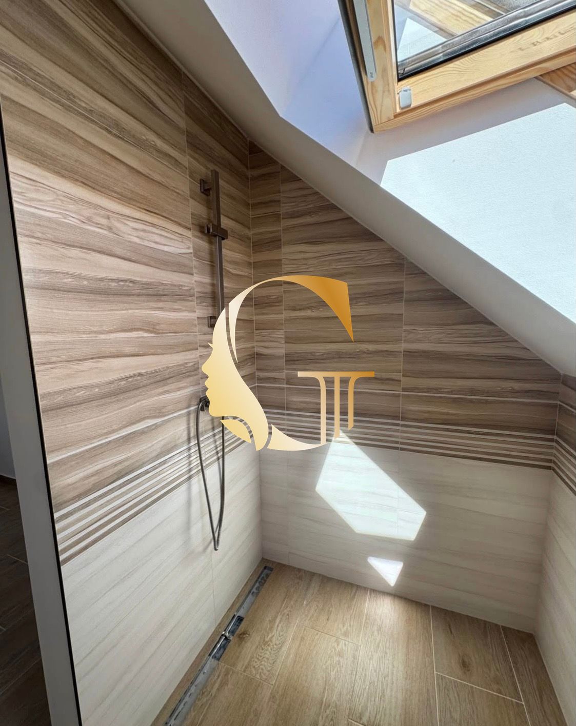 GODDESS PROPERTY – PRENÁJOM – 2 izb BYT v dome so ZÁHRADKOU – klimatizácia – moderný – Baničova ulica – VAJNORY