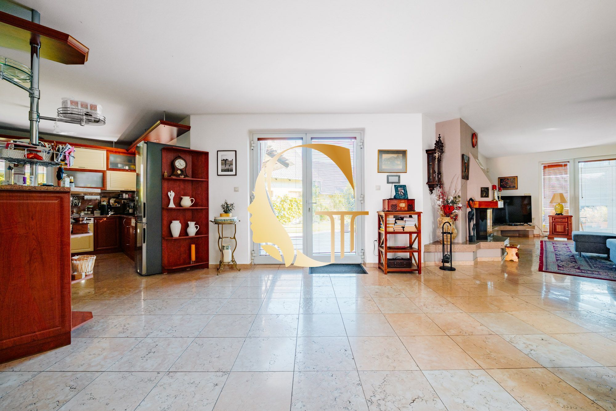 GODDESS PROPERTY – PREDAJ – 5 izbový rodinný dom s BAZÉNOM a s DVOJGARÁŽOU – 10x parkovanie – Padlých hrdinov – PODUNAJSKÉ BISKUPICE