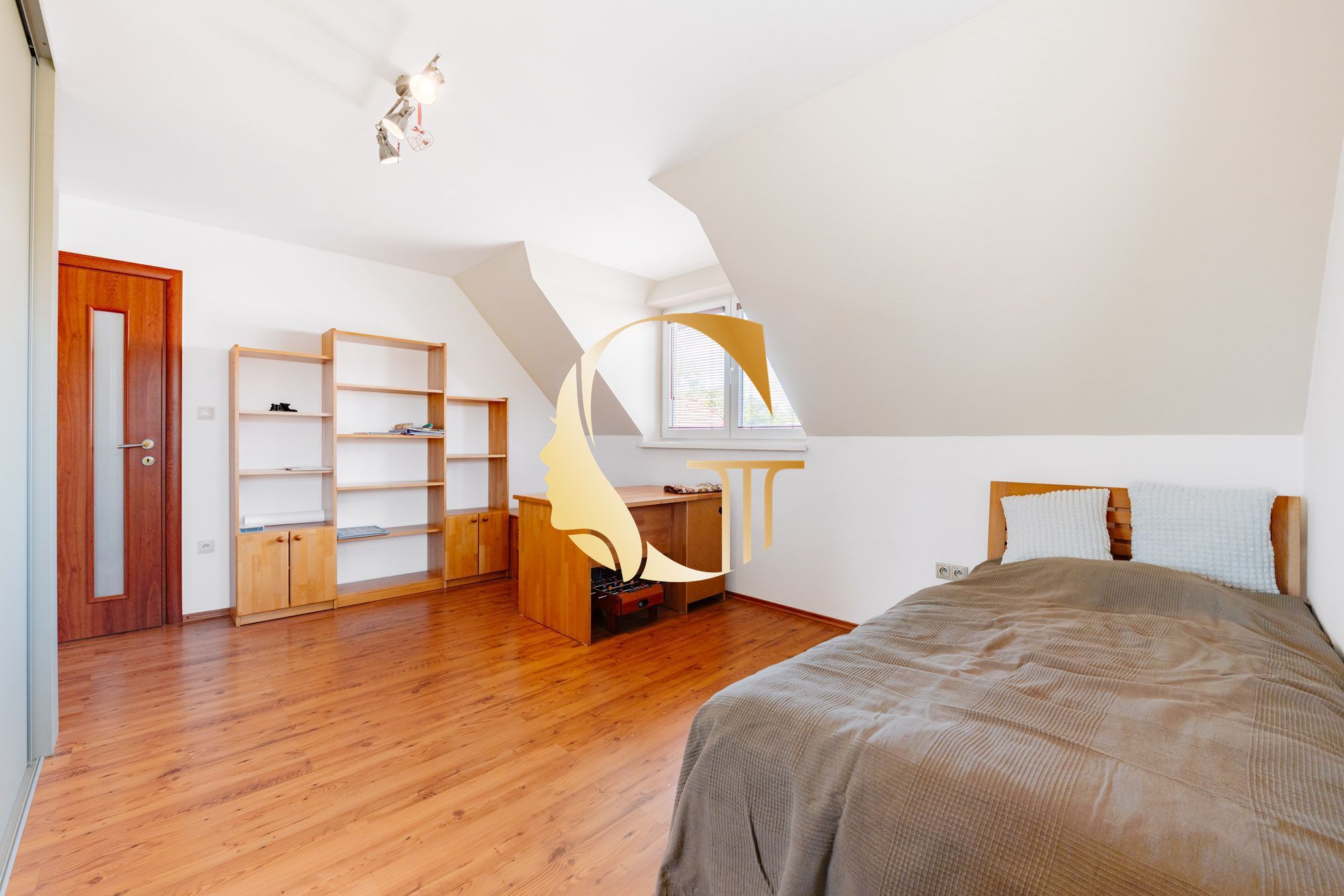 GODDESS PROPERTY – PREDAJ – 5 izbový rodinný dom s BAZÉNOM a s DVOJGARÁŽOU – 10x parkovanie – Padlých hrdinov – PODUNAJSKÉ BISKUPICE