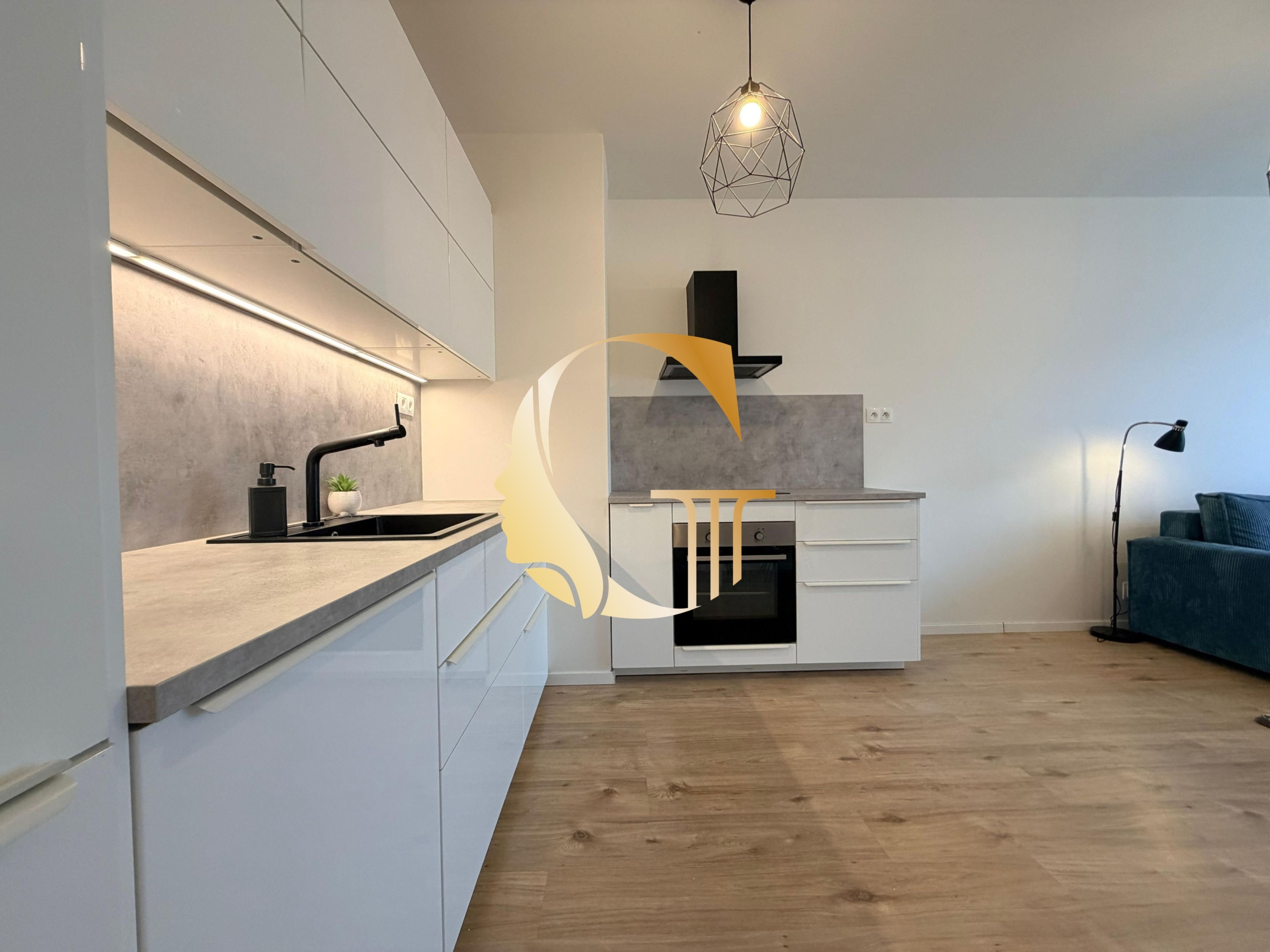 GODDESS PROPERTY – exkluzívne – PRENÁJOM 2 izb byt 60 m2 – LOGGIA a KLIMATIZÁCIA – zariadený – FIALOVÁ ulica – Slnečnice – Petržalka