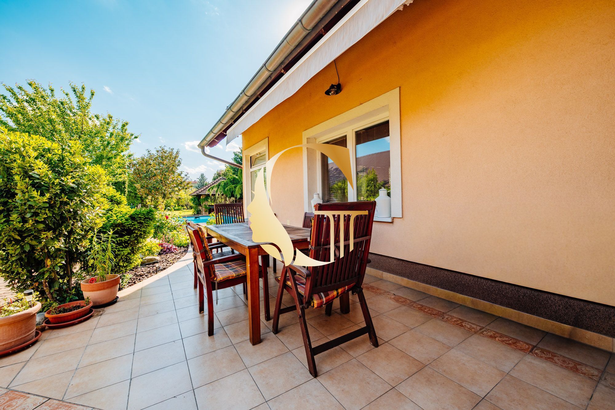 GODDESS PROPERTY – PREDAJ – 5 izbový rodinný dom s BAZÉNOM a s DVOJGARÁŽOU – 10x parkovanie – Padlých hrdinov – PODUNAJSKÉ BISKUPICE