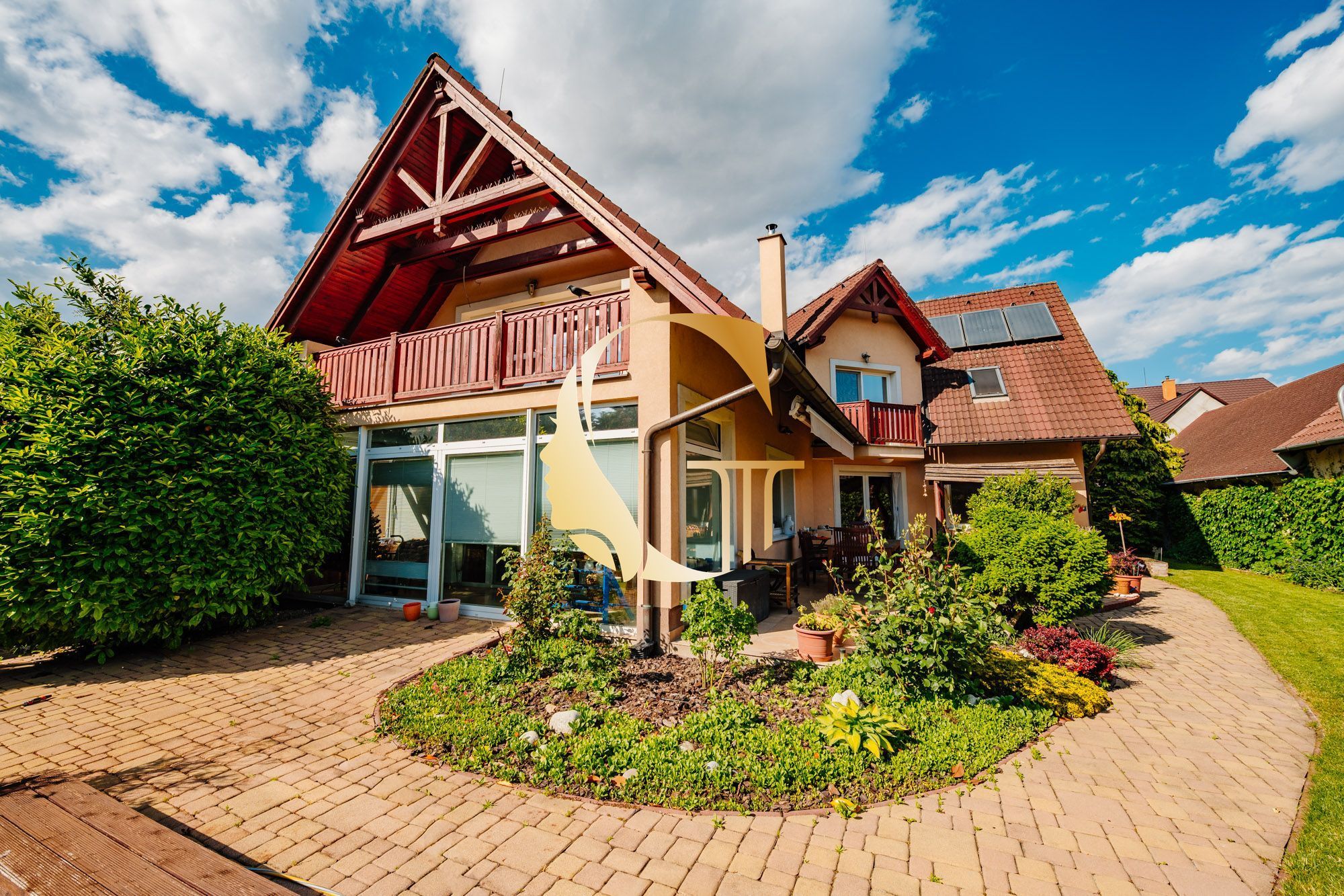 GODDESS PROPERTY – PREDAJ – 5 izbový rodinný dom s BAZÉNOM a s DVOJGARÁŽOU – 10x parkovanie – Padlých hrdinov – PODUNAJSKÉ BISKUPICE