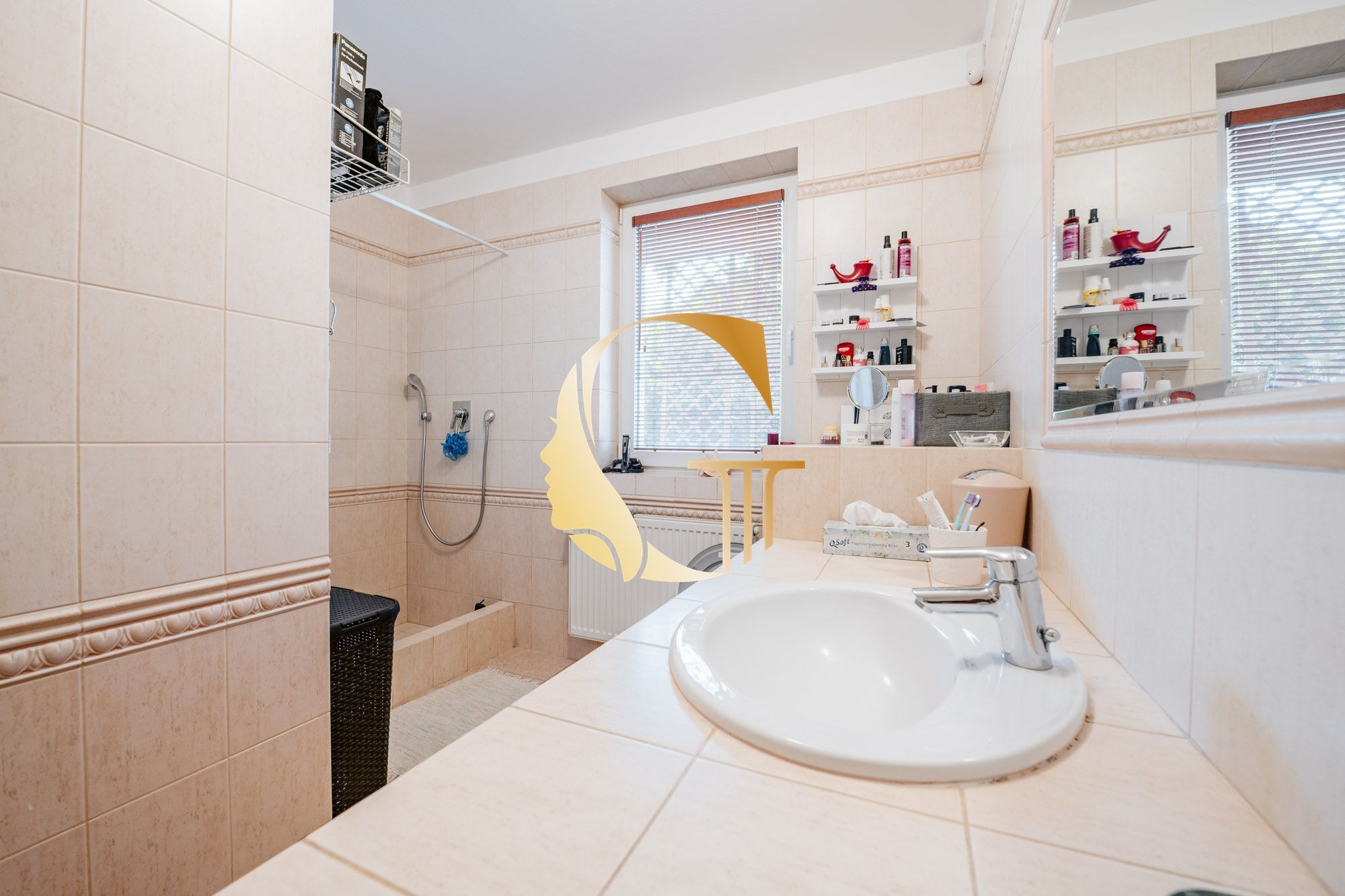 GODDESS PROPERTY – PREDAJ – 5 izbový rodinný dom s BAZÉNOM a s DVOJGARÁŽOU – 10x parkovanie – Padlých hrdinov – PODUNAJSKÉ BISKUPICE