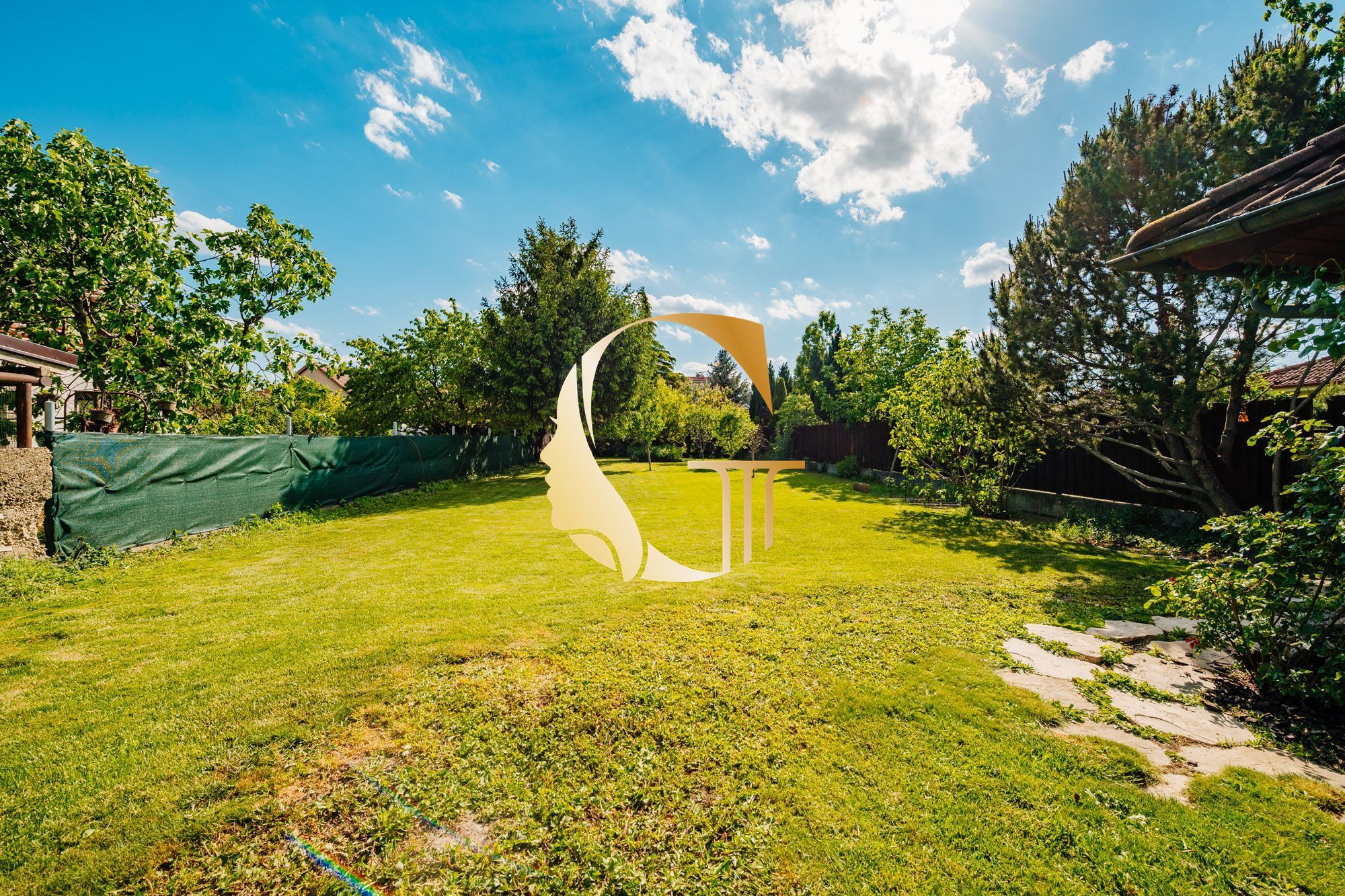 GODDESS PROPERTY – PREDAJ – 5 izbový rodinný dom s BAZÉNOM a s DVOJGARÁŽOU – 10x parkovanie – Padlých hrdinov – PODUNAJSKÉ BISKUPICE