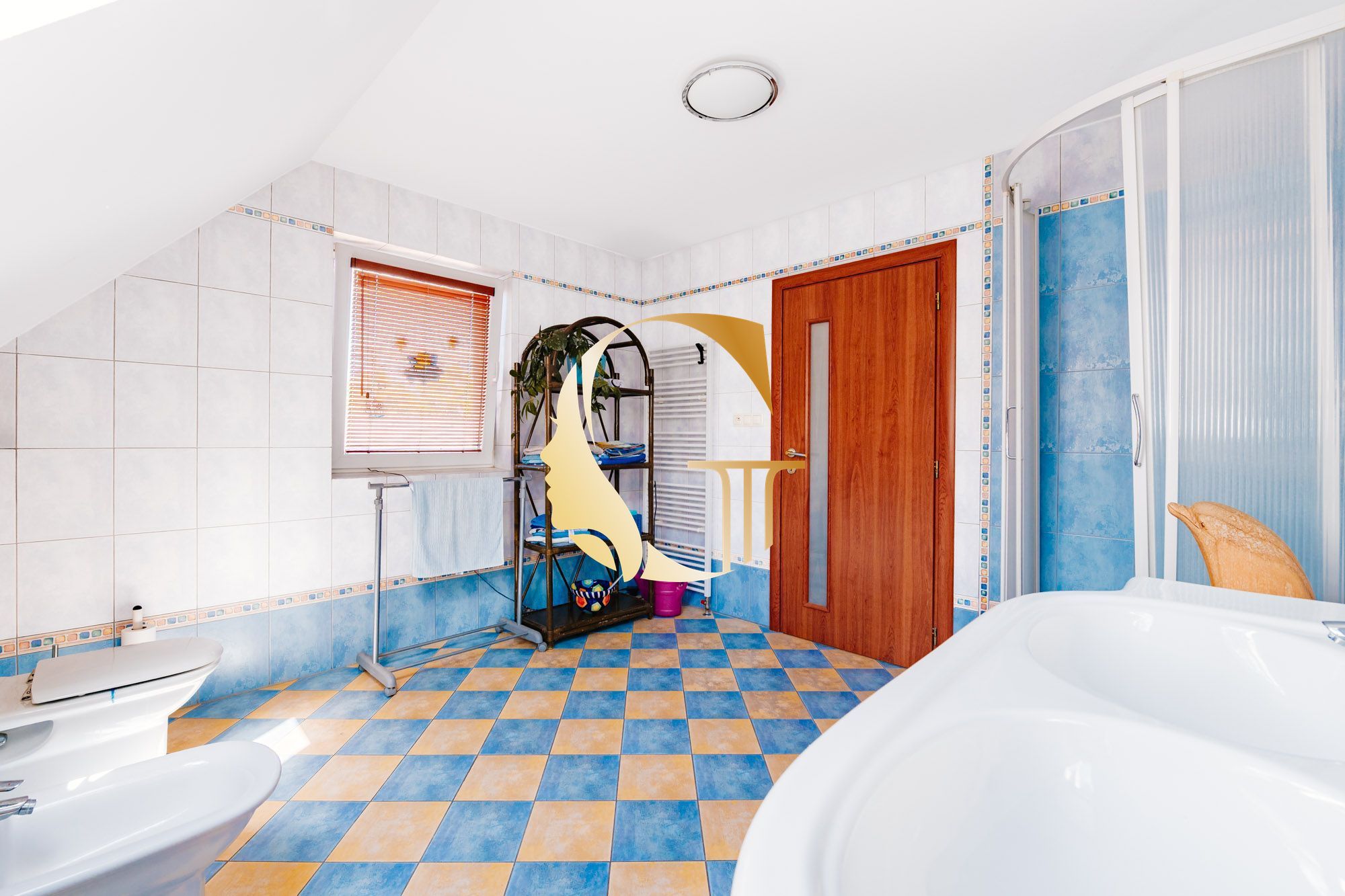 GODDESS PROPERTY – PREDAJ – 5 izbový rodinný dom s BAZÉNOM a s DVOJGARÁŽOU – 10x parkovanie – Padlých hrdinov – PODUNAJSKÉ BISKUPICE