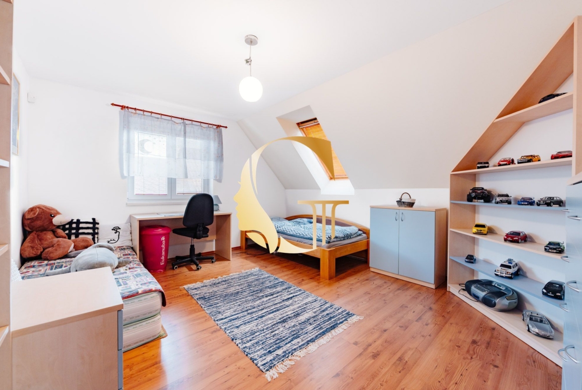 GODDESS PROPERTY – PREDAJ – 5 izbový rodinný dom s BAZÉNOM a s DVOJGARÁŽOU – 10x parkovanie – Padlých hrdinov – PODUNAJSKÉ BISKUPICE