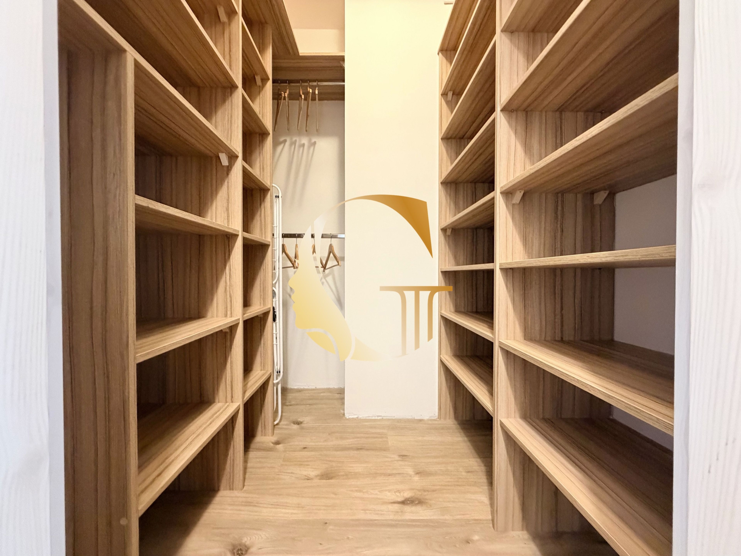 GODDESS PROPERTY – rezervované  – PRENÁJOM 3 izb byt 73 m2 – novostavba – KLIMATIZÁCIA – zariadený – BALKÓN & LOGGIA – Mesačná ulica – HVIEZDOSLAVOV