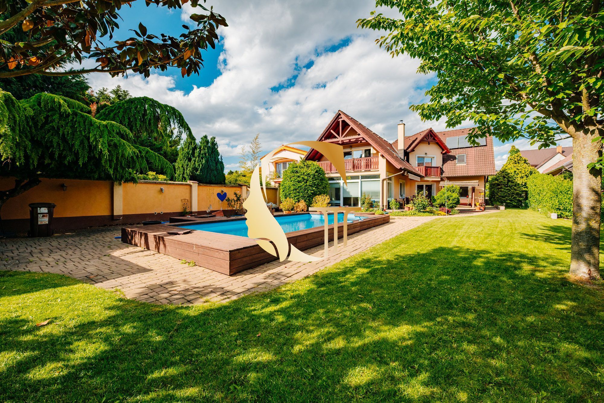 GODDESS PROPERTY – PREDAJ – 5 izbový rodinný dom s BAZÉNOM a s DVOJGARÁŽOU – 10x parkovanie – Padlých hrdinov – PODUNAJSKÉ BISKUPICE