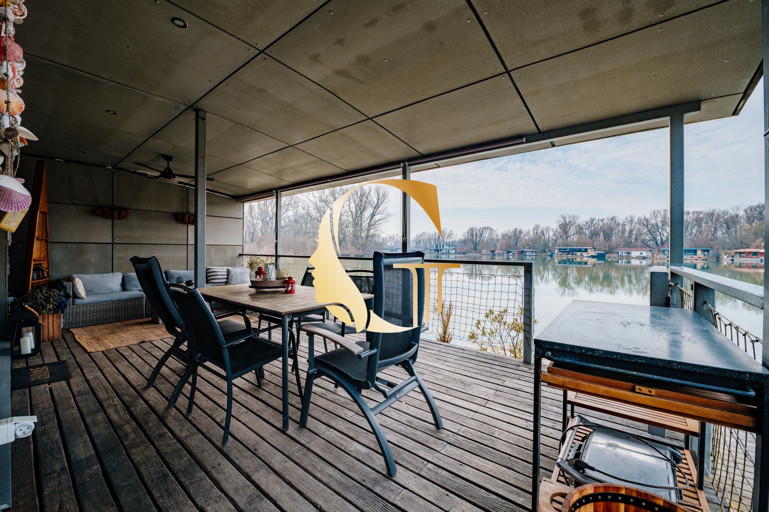 GODDESS PROPERTY – exkluzívne – PRENÁJOM – HAUSBÓT 115 m2- zariadený s KLIMATIZÁCIOU – ZVIERATKO POVOLENÉ – 3x parking – JAROVECKÉ RAMENO