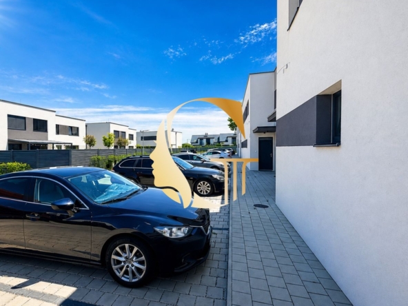 GODDESS PROPERTY – PREDAJ – moderný 3-izbový mezonetový byt – NOVOSTAVBA -1 parking – záhrada 58 m2 – Topoľová ulica –  ROVINKA