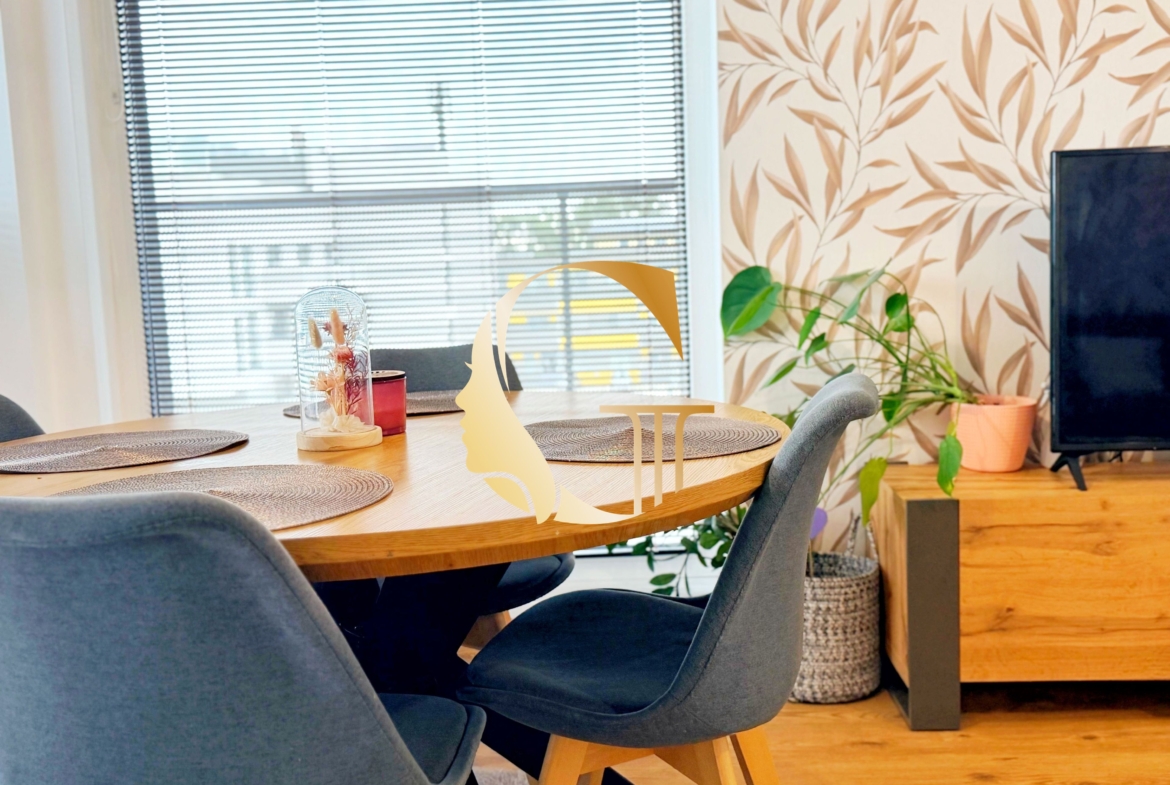 GODDESS PROPERTY – REZEROVANÉ – PRENÁJOM – 2 izbový byt 55 m2 s TERASOU 13 m2 – novostavba –  GARÁŽOVÉ STÁTIE –  zariadený – Slnečnicová – ROVINKA