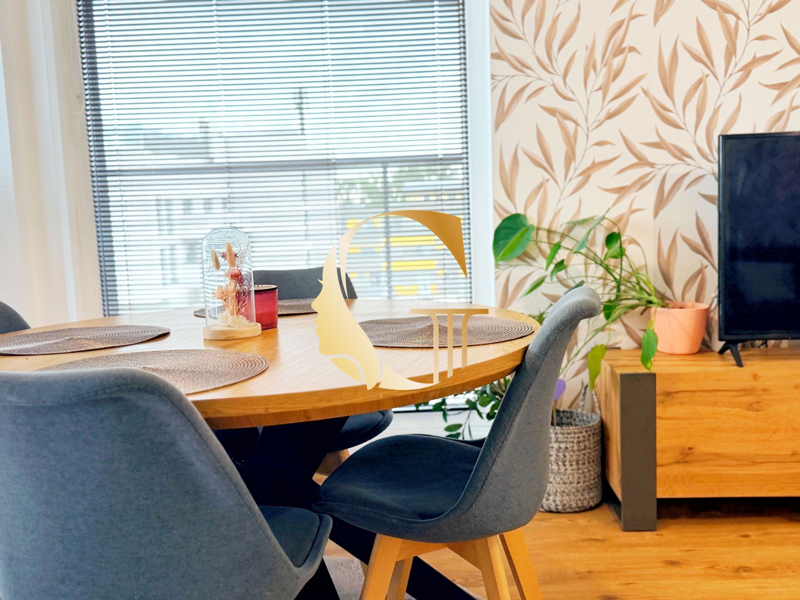 GODDESS PROPERTY – REZEROVANÉ – PRENÁJOM – 2 izbový byt 55 m2 s TERASOU 13 m2 – novostavba –  GARÁŽOVÉ STÁTIE –  zariadený – Slnečnicová – ROVINKA