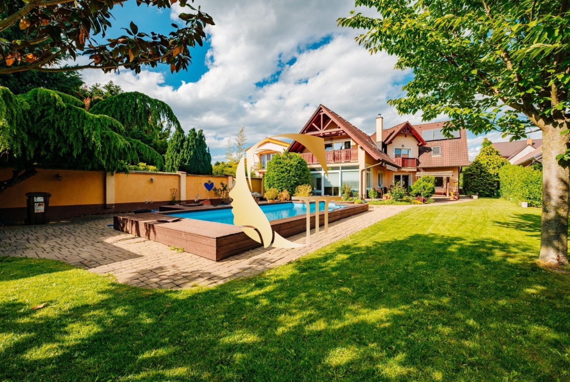 GODDESS PROPERTY – PREDAJ – 5 izbový rodinný dom s BAZÉNOM a s DVOJGARÁŽOU – 10x parkovanie – Padlých hrdinov – PODUNAJSKÉ BISKUPICE
