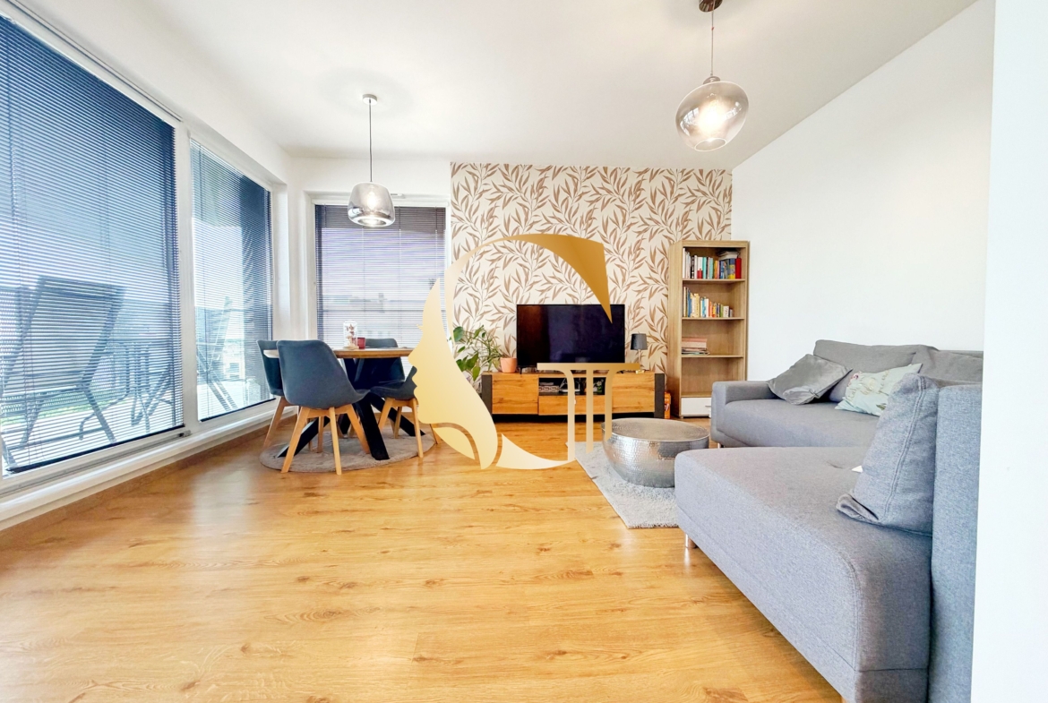 GODDESS PROPERTY – REZEROVANÉ – PRENÁJOM – 2 izbový byt 55 m2 s TERASOU 13 m2 – novostavba –  GARÁŽOVÉ STÁTIE –  zariadený – Slnečnicová – ROVINKA