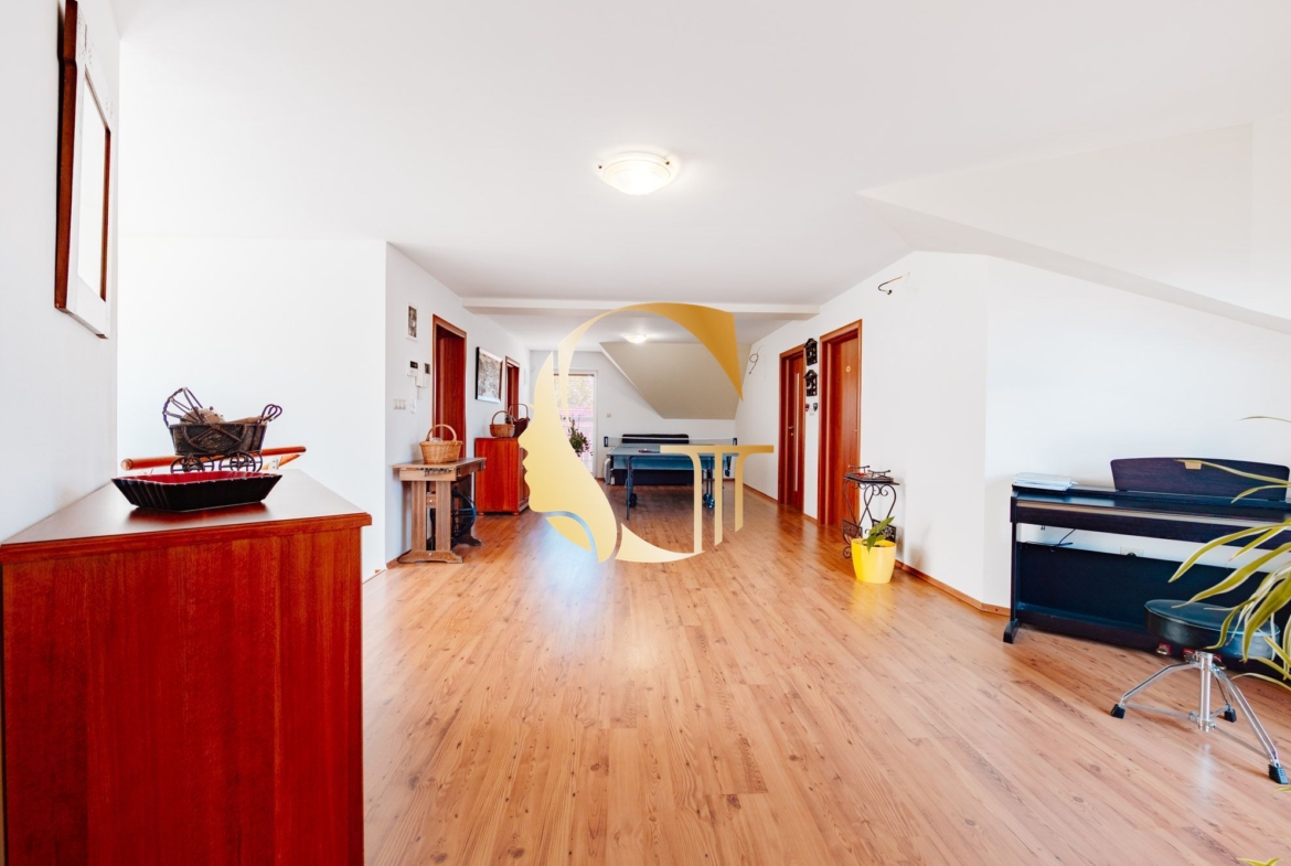 GODDESS PROPERTY – PREDAJ – 5 izbový rodinný dom s BAZÉNOM a s DVOJGARÁŽOU – 10x parkovanie – Padlých hrdinov – PODUNAJSKÉ BISKUPICE