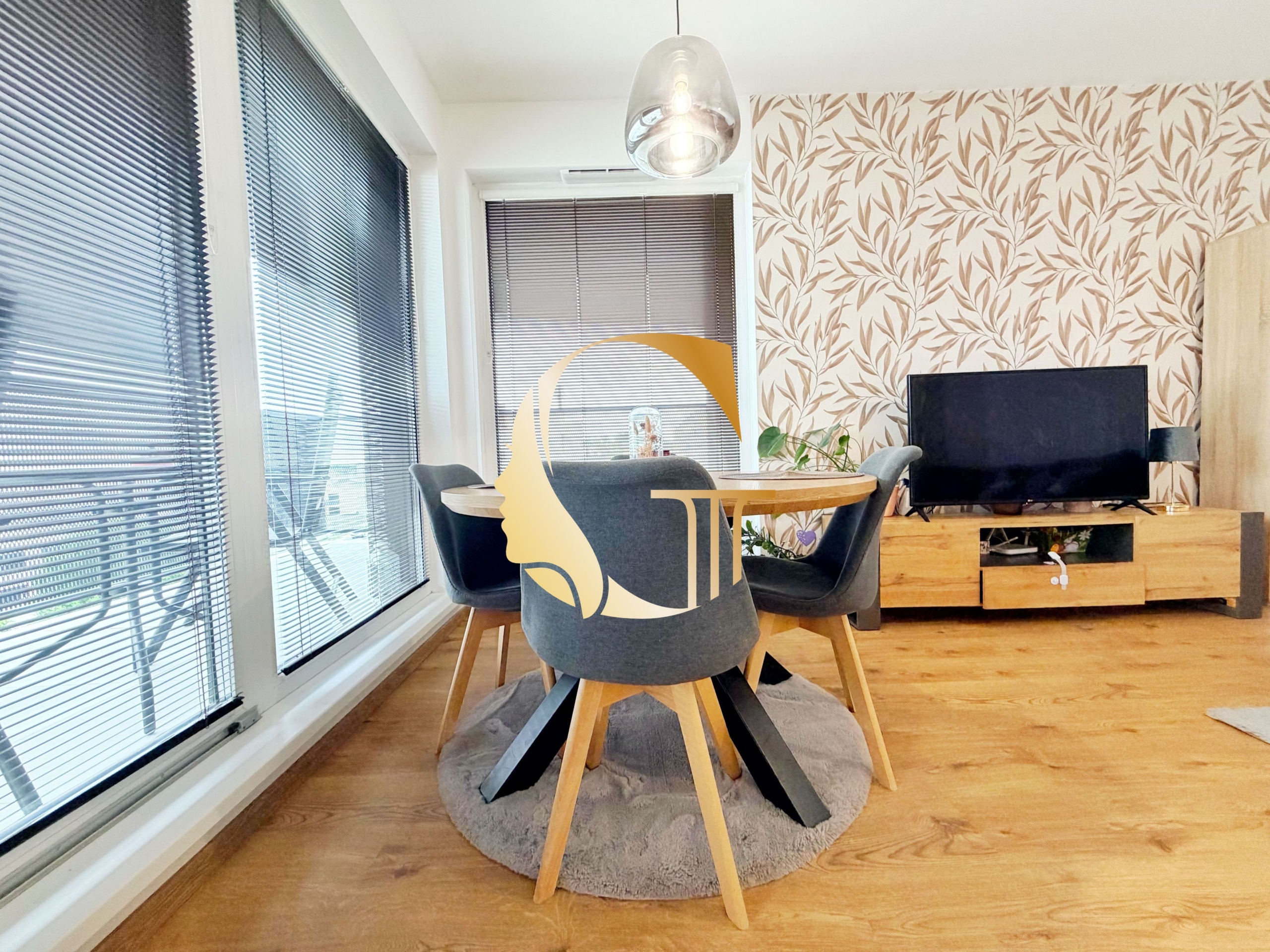 GODDESS PROPERTY – REZEROVANÉ – PRENÁJOM – 2 izbový byt 55 m2 s TERASOU 13 m2 – novostavba –  GARÁŽOVÉ STÁTIE –  zariadený – Slnečnicová – ROVINKA