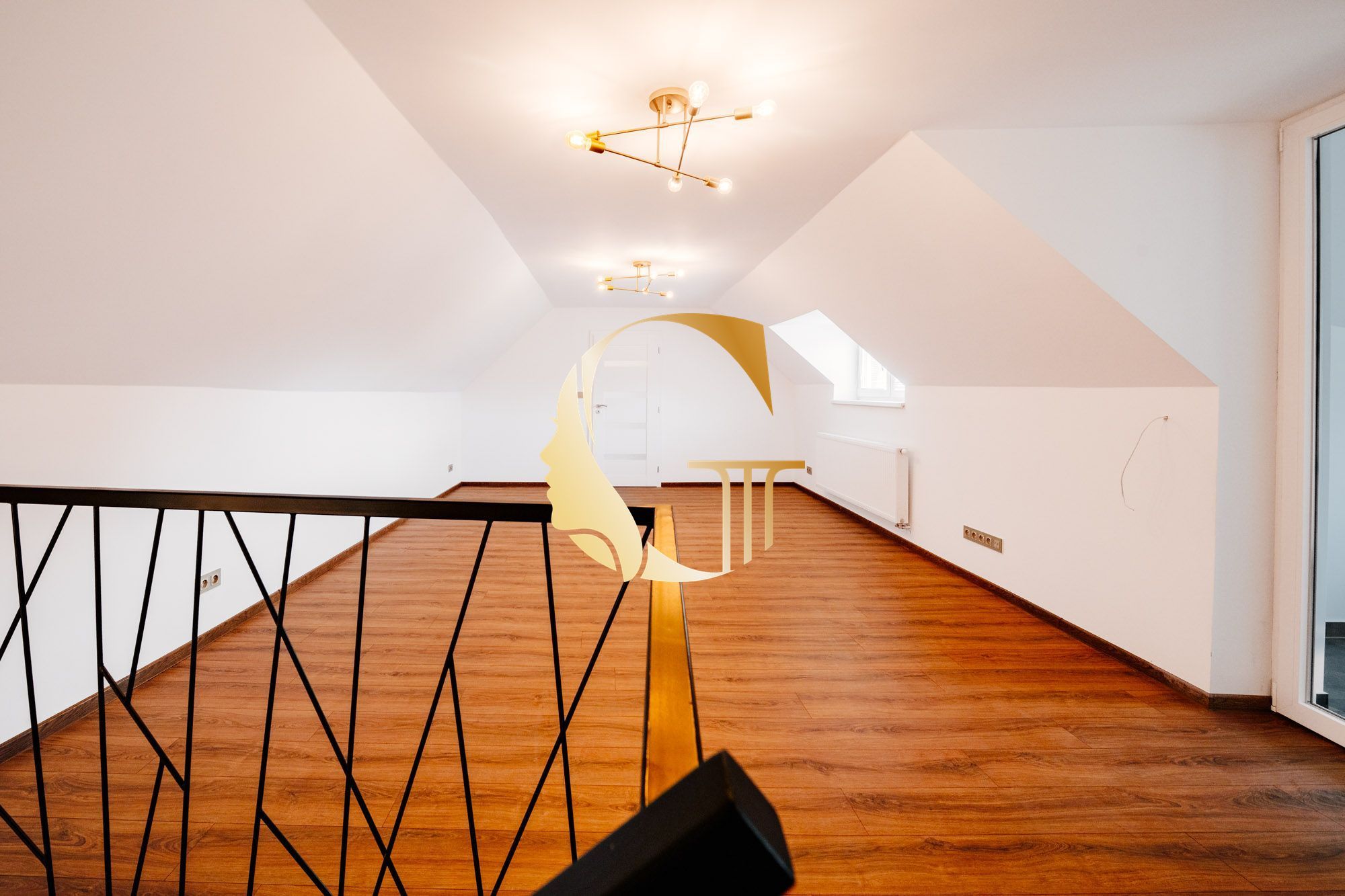 GODDESS PROPERTY – rezerované – PREDAJ – 6 izbový rodinný dom – parkovanie – PAŽITNÁ ulica – ŠAMORÍN