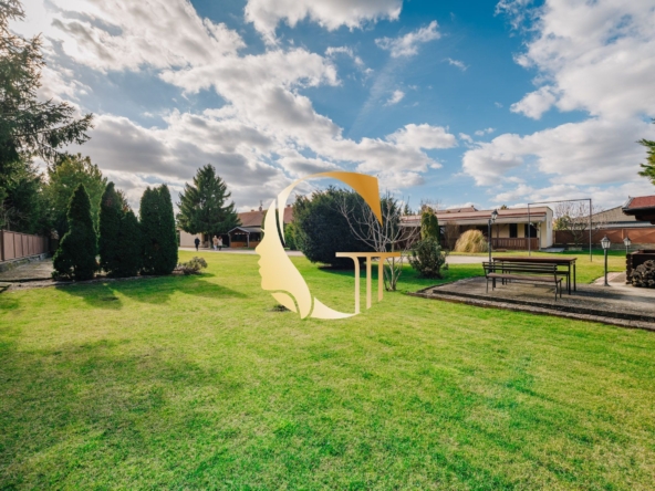GODDESS PROPERTY- exkluzívne – PREDAJ – 9 izbový samostatný stojaci rodinný dom  372 m2 na pozemku 2 100 m2 – 2x garáž – 2x studňa –  OĽDZA