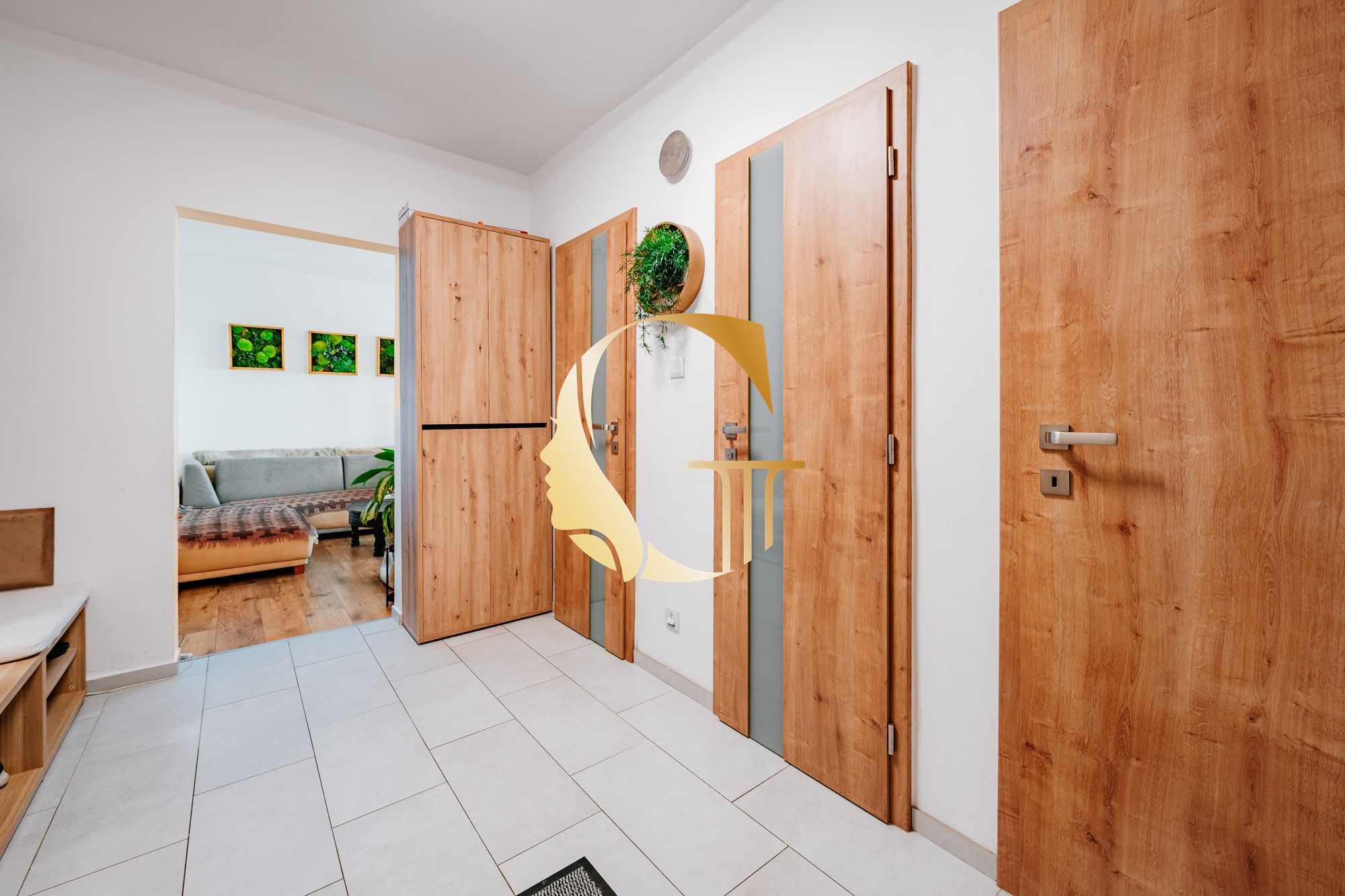 GODDESS PROPERTY – exkluzívne – PREDAJ 4 izbový byt 79 m2 – LOGGIA – atypický, moderný, zariadený – Hronská ulica – PODUNAJSKÉ BISKUPICE