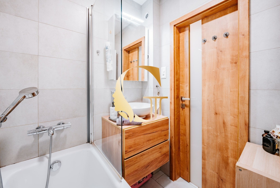 GODDESS PROPERTY – exkluzívne – PREDAJ 4 izbový byt 79 m2 – LOGGIA – atypický, moderný, zariadený – Hronská ulica – PODUNAJSKÉ BISKUPICE