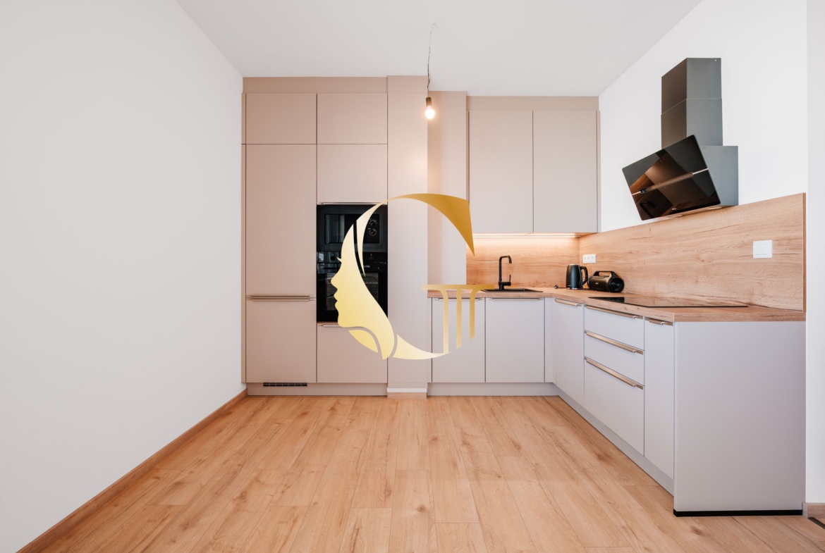 GODDESS PROPERTY – rezervované – PREDAJ 3 izbový byt 60 m2 s TERASOU 13,5 m2 – 2x parking a pivnica – Slnečnicová ulica – novostavba FLORET – ROVINKA