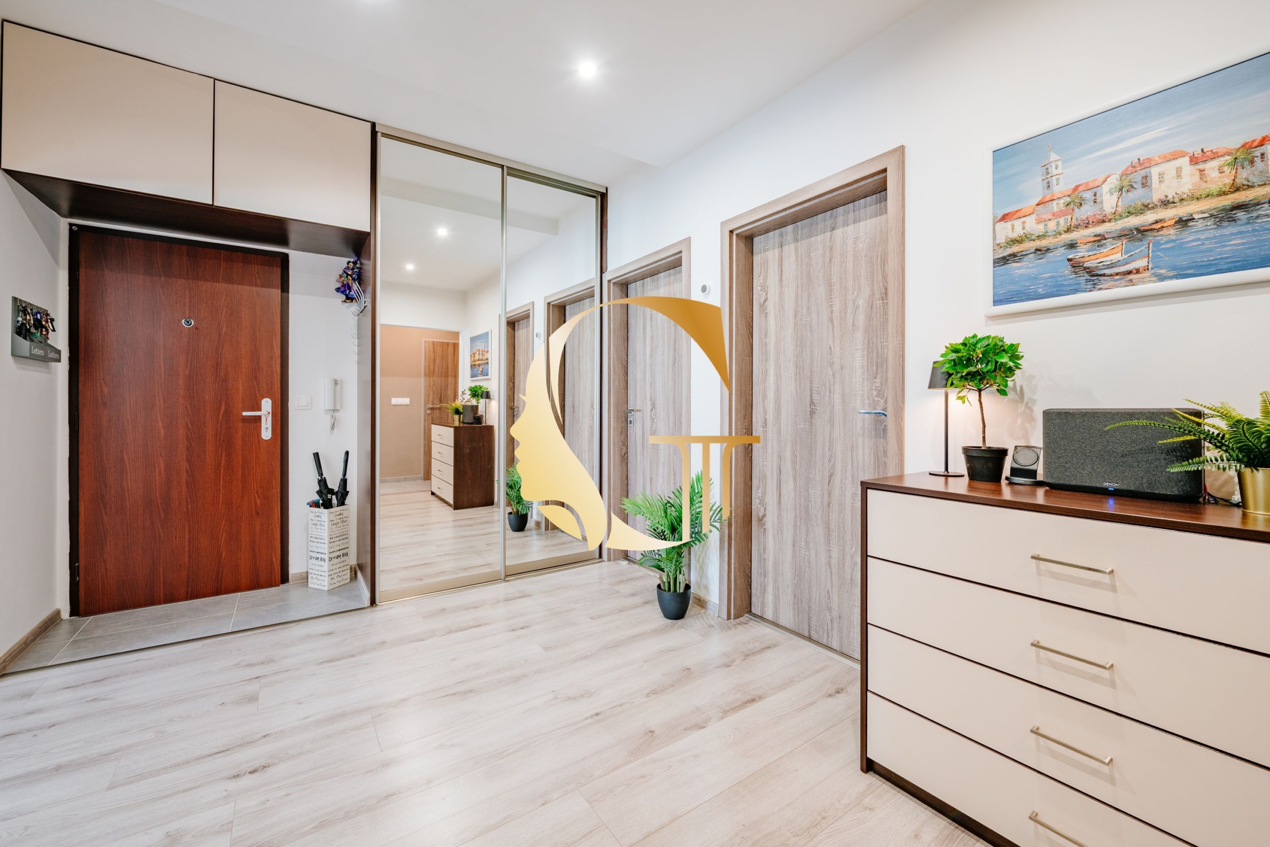 GODDESS PROPERTY – rezervované  – PREDAJ 4 izbový byt 85 m2 – LOGGIA – moderne zariadený – kompletná rekonštrukcia – TUPOLEVOVA ulica – Petržalka