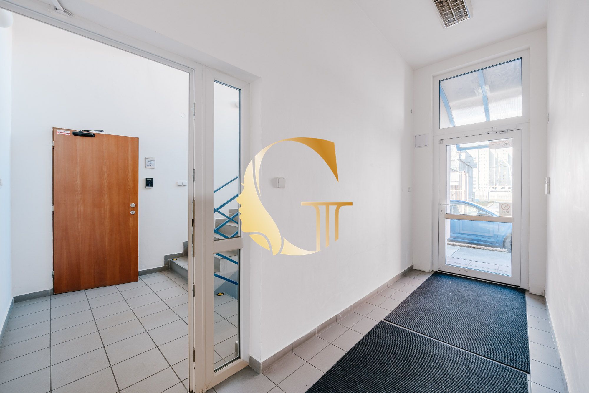 GODDESS PROPERTY – exkluzívne – PRENÁJOM – SKLAD 165 m2 s kanceláriami 30 m2 – mini SKLAD  – Hviezdna ulica – PODUNAJSKÉ BISKUPICE