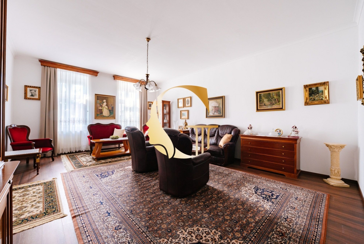 GODDESS PROPERTY- exkluzívne – PREDAJ – 9 izbový samostatný stojaci rodinný dom  372 m2 na pozemku 2 100 m2 – 2x garáž – 2x studňa –  OĽDZA