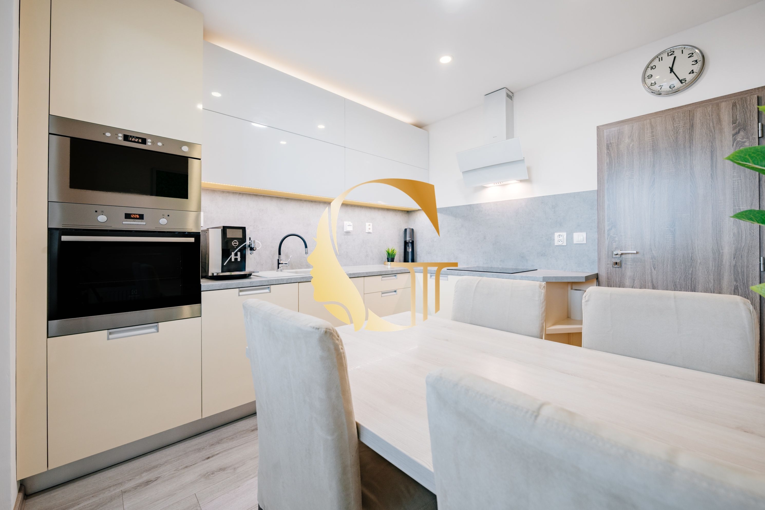 GODDESS PROPERTY – rezervované  – PREDAJ 4 izbový byt 85 m2 – LOGGIA – moderne zariadený – kompletná rekonštrukcia – TUPOLEVOVA ulica – Petržalka