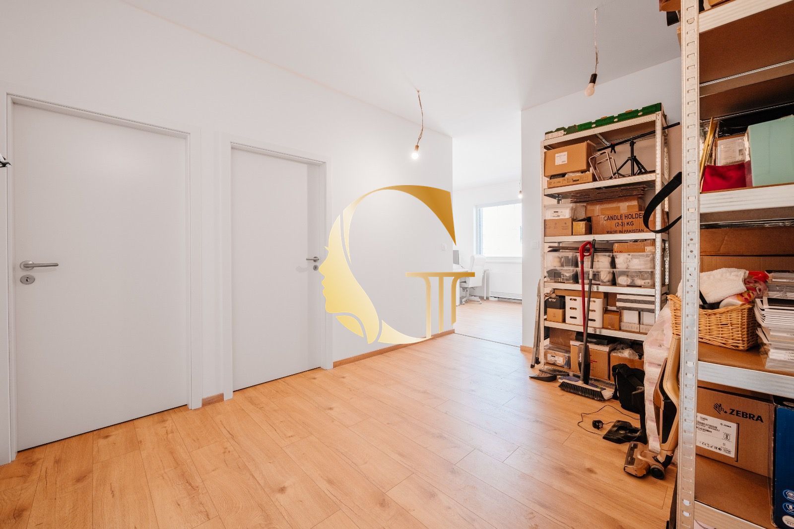 GODDESS PROPERTY – rezervované – PREDAJ 3 izbový byt 60 m2 s TERASOU 13,5 m2 – 2x parking a pivnica – Slnečnicová ulica – novostavba FLORET – ROVINKA