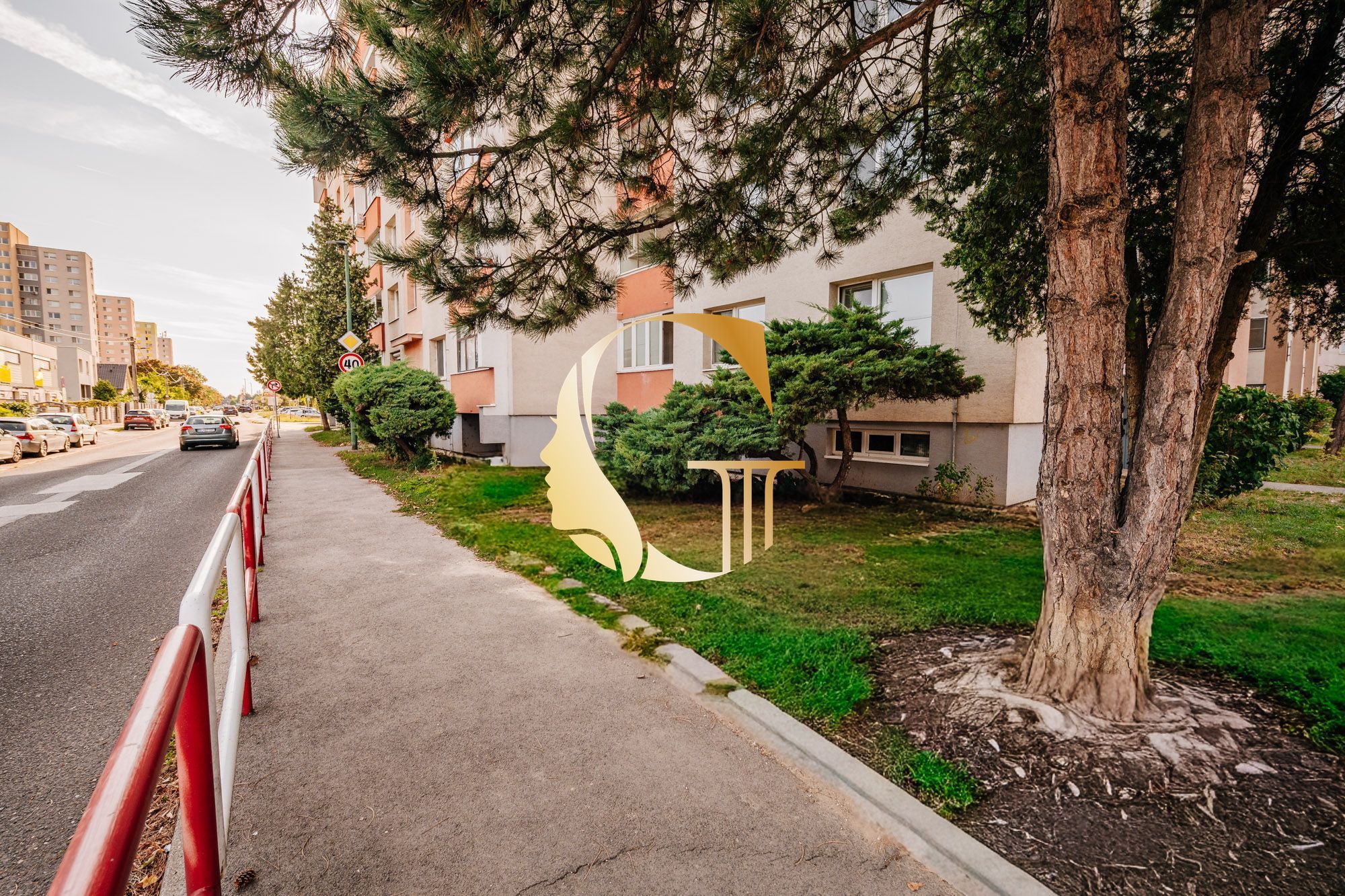 GODDESS PROPERTY – exkluzívne – PREDAJ 4 izbový byt 79 m2 – LOGGIA – atypický, moderný, zariadený – Hronská ulica – PODUNAJSKÉ BISKUPICE