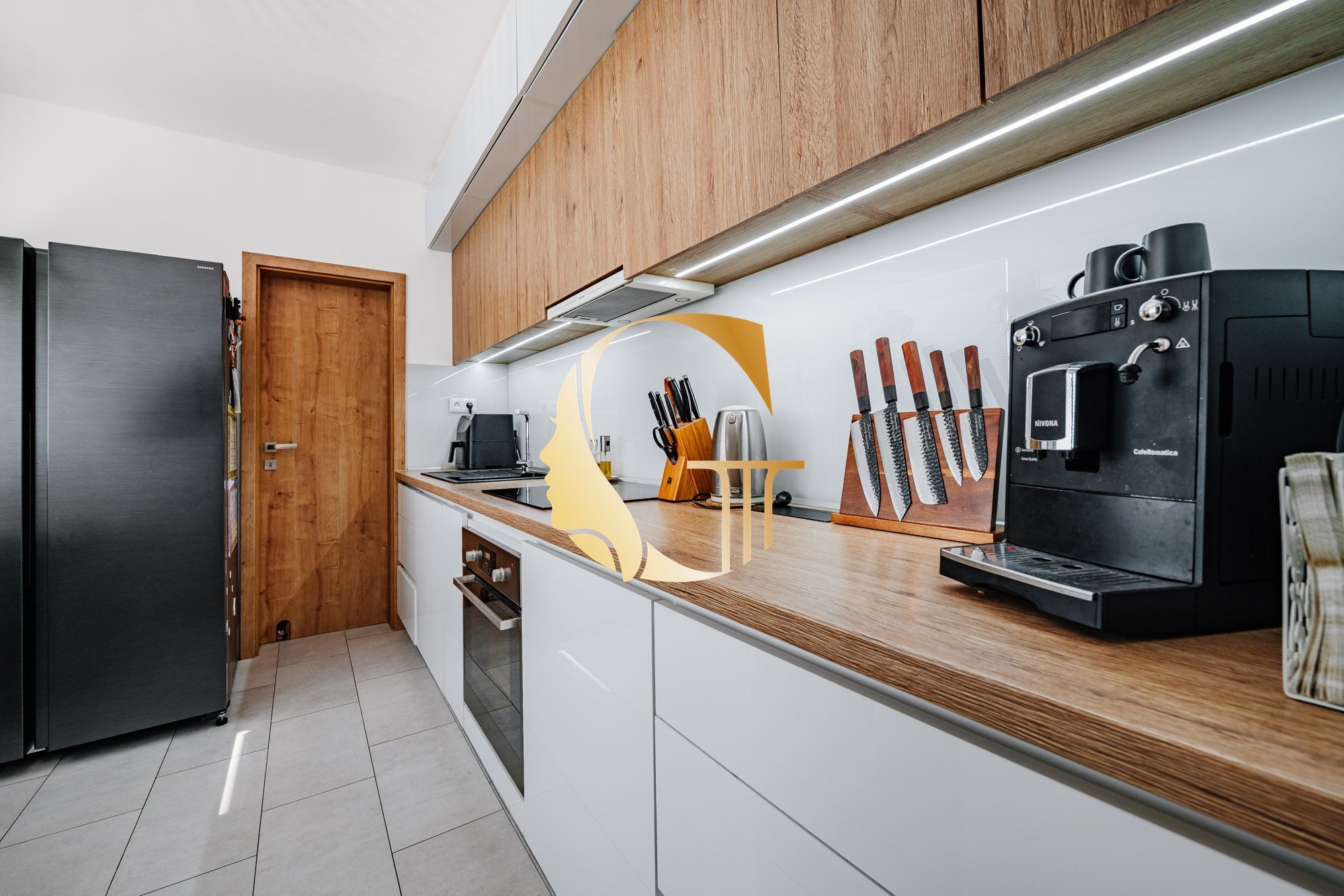 GODDESS PROPERTY – exkluzívne – PREDAJ 4 izbový byt 79 m2 – LOGGIA – atypický, moderný, zariadený – Hronská ulica – PODUNAJSKÉ BISKUPICE