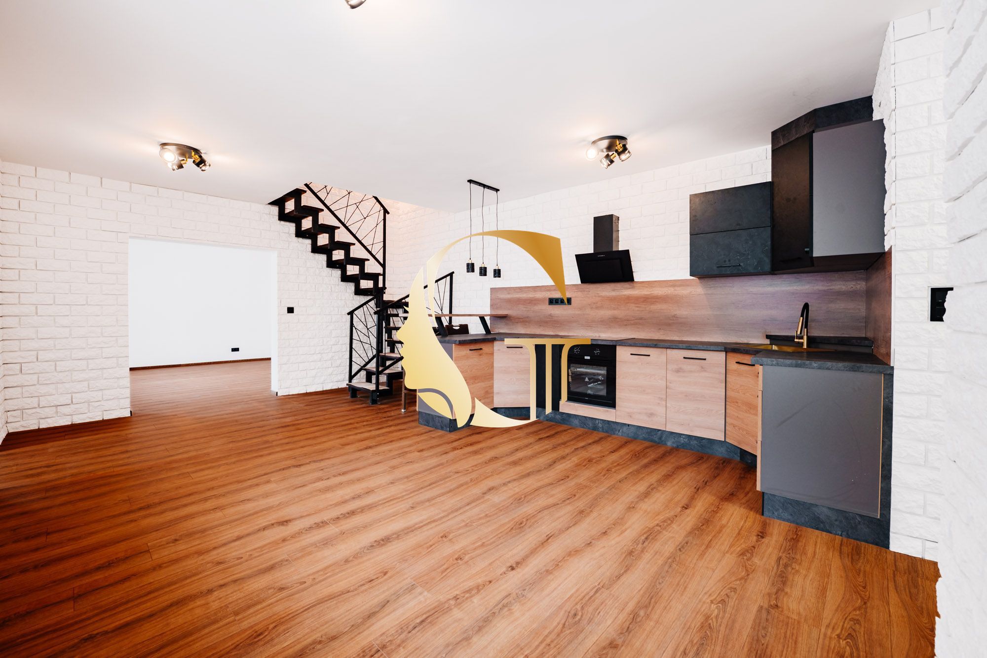 GODDESS PROPERTY – rezerované – PREDAJ – 6 izbový rodinný dom – parkovanie – PAŽITNÁ ulica – ŠAMORÍN