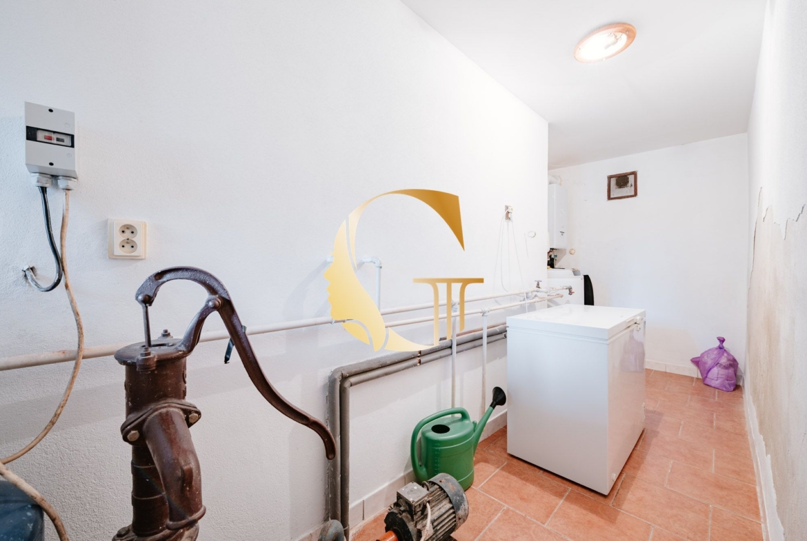 GODDESS PROPERTY- exkluzívne – PREDAJ – 9 izbový samostatný stojaci rodinný dom  372 m2 na pozemku 2 100 m2 – 2x garáž – 2x studňa –  OĽDZA