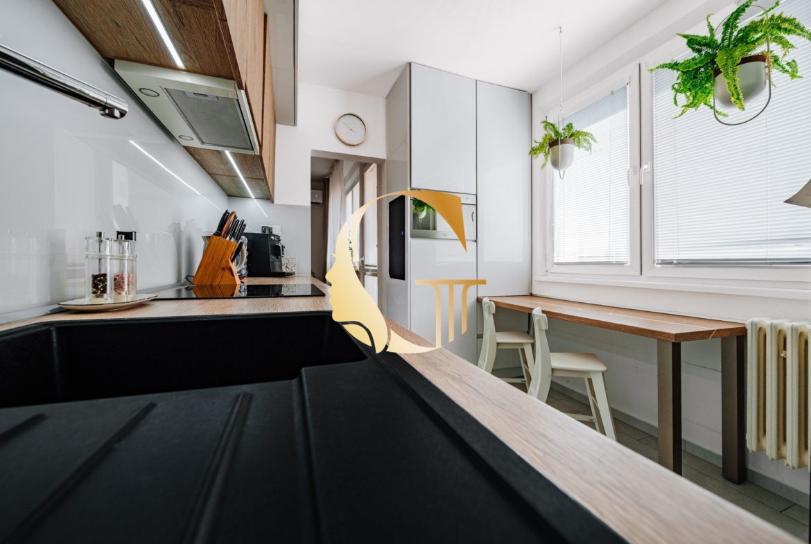 GODDESS PROPERTY – exkluzívne – PREDAJ 4 izbový byt 79 m2 – LOGGIA – atypický, moderný, zariadený – Hronská ulica – PODUNAJSKÉ BISKUPICE