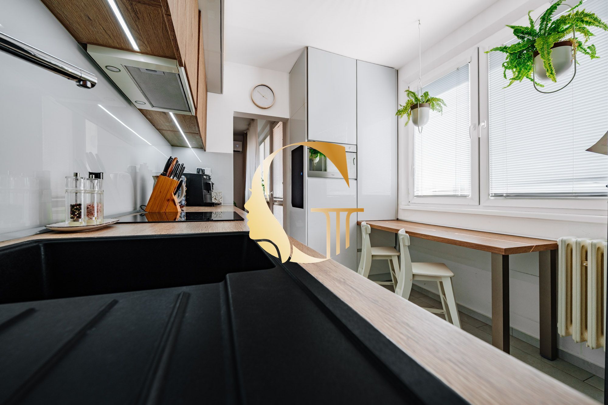 GODDESS PROPERTY – exkluzívne – PREDAJ 4 izbový byt 79 m2 – LOGGIA – atypický, moderný, zariadený – Hronská ulica – PODUNAJSKÉ BISKUPICE
