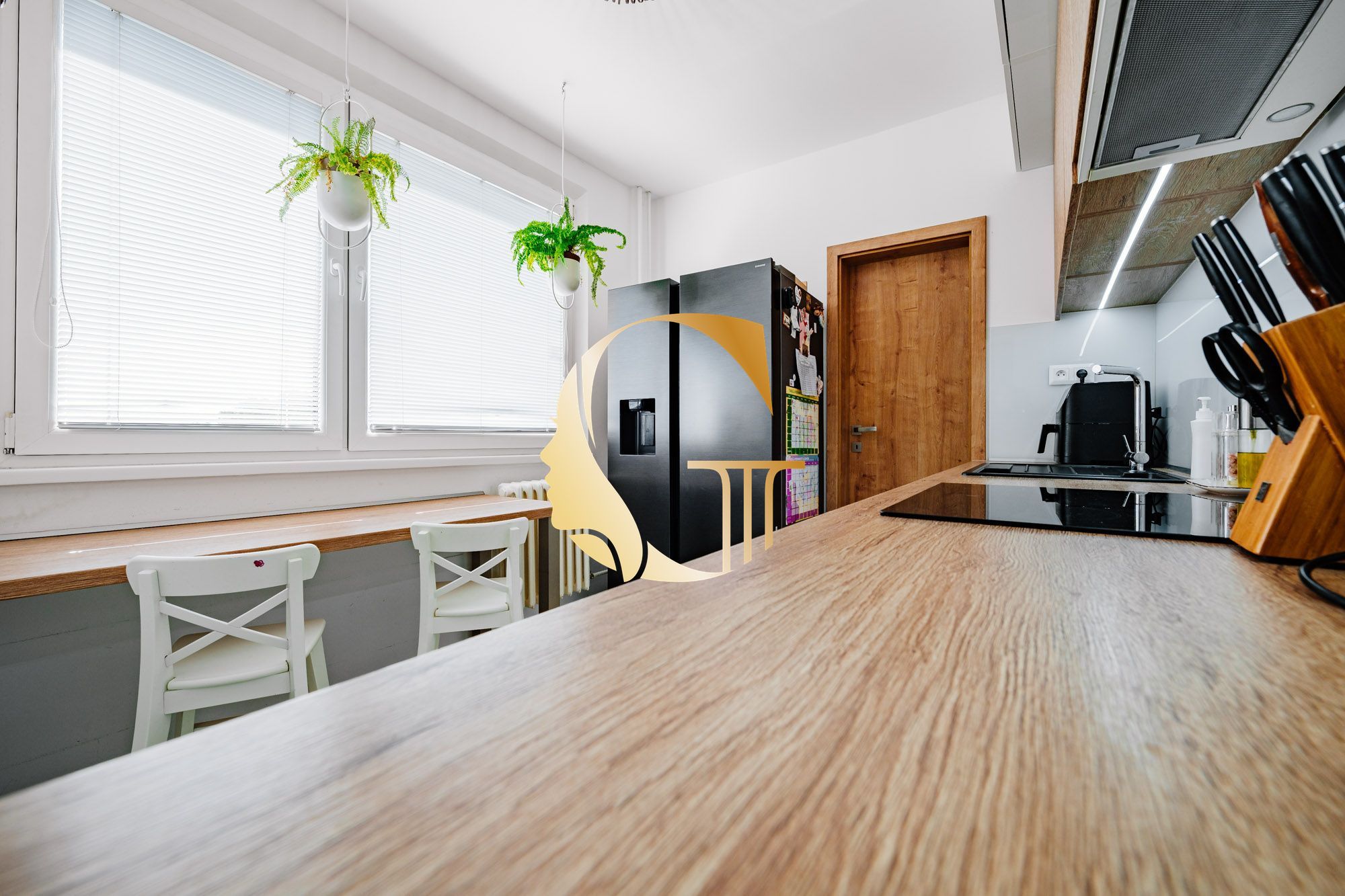 GODDESS PROPERTY – exkluzívne – PREDAJ 4 izbový byt 79 m2 – LOGGIA – atypický, moderný, zariadený – Hronská ulica – PODUNAJSKÉ BISKUPICE