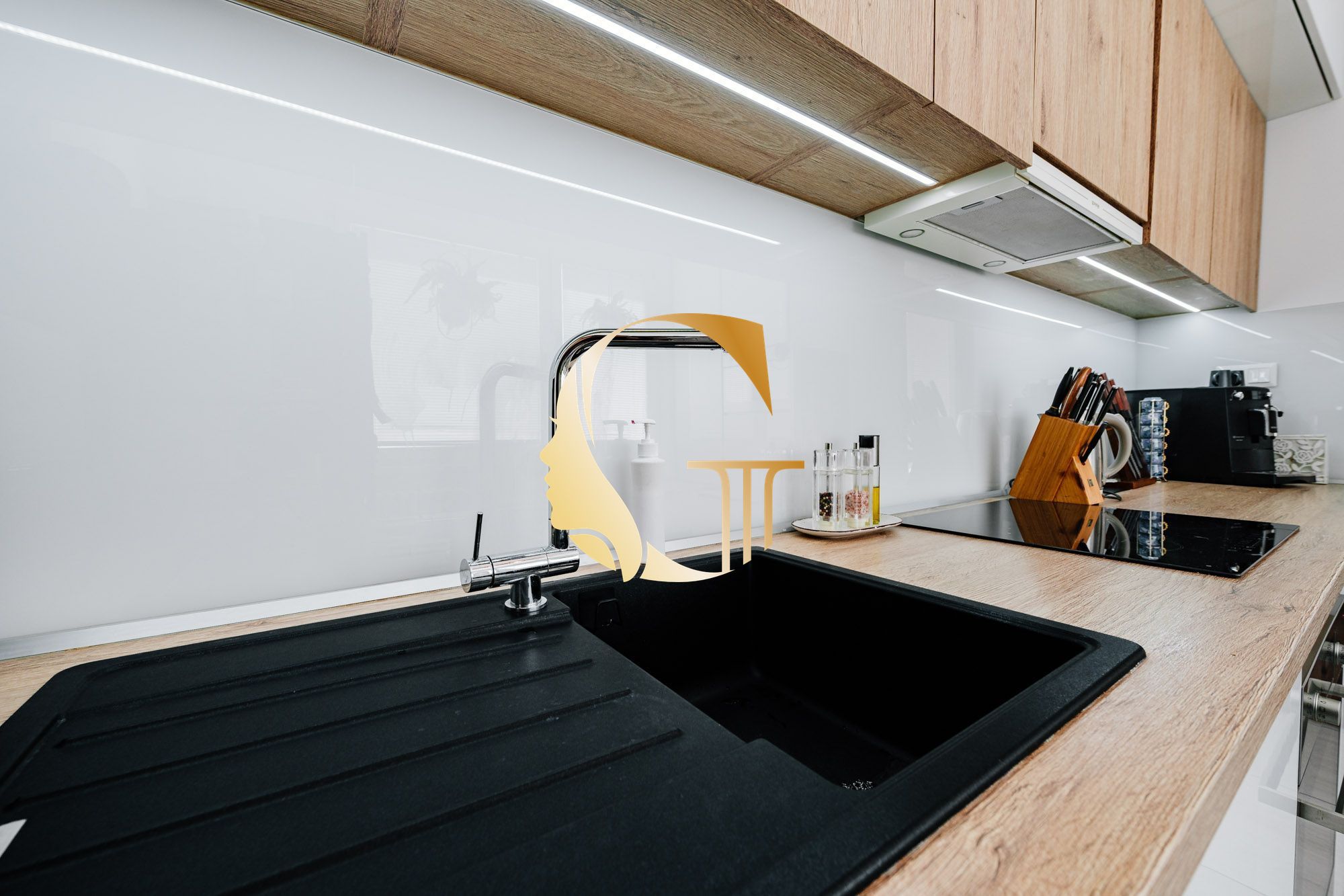 GODDESS PROPERTY – exkluzívne – PREDAJ 4 izbový byt 79 m2 – LOGGIA – atypický, moderný, zariadený – Hronská ulica – PODUNAJSKÉ BISKUPICE